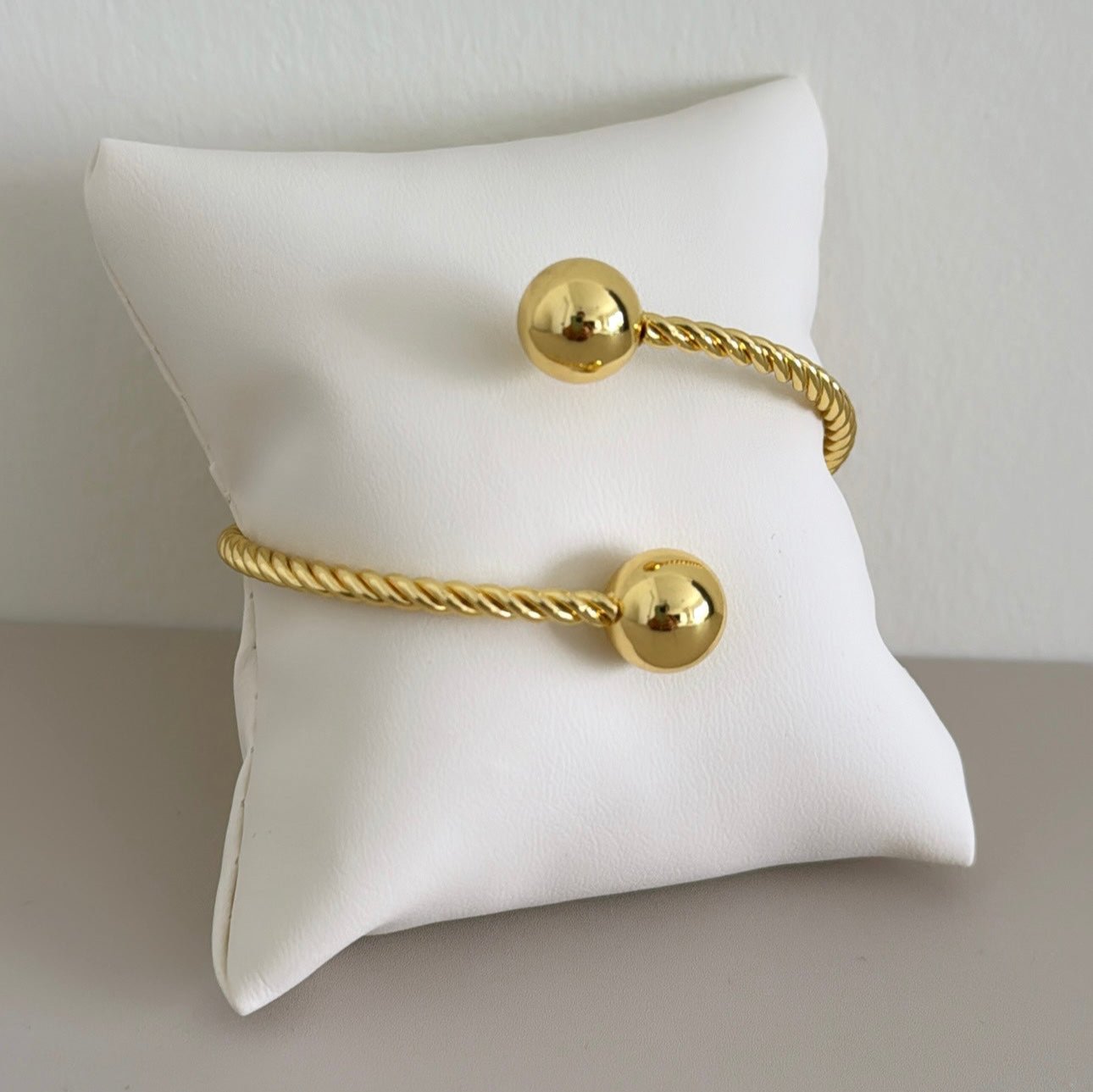 Gold Bangle - Bracelet | LimaLimón Store - 1