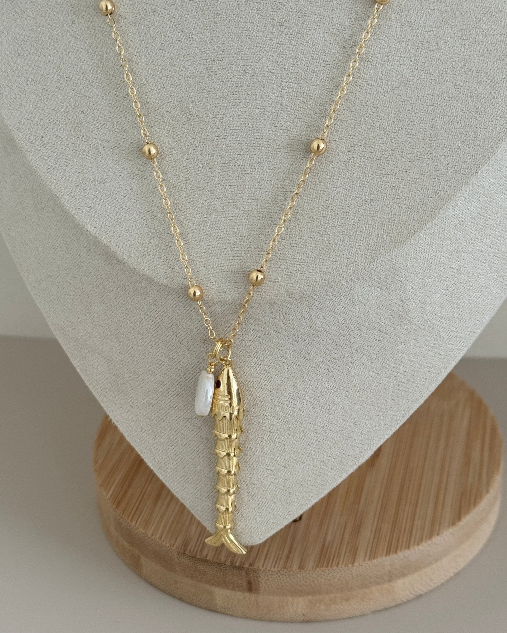 Gold Beaded Necklace with Articulated Fish Pendant - Necklace | LimaLimón Store - 3