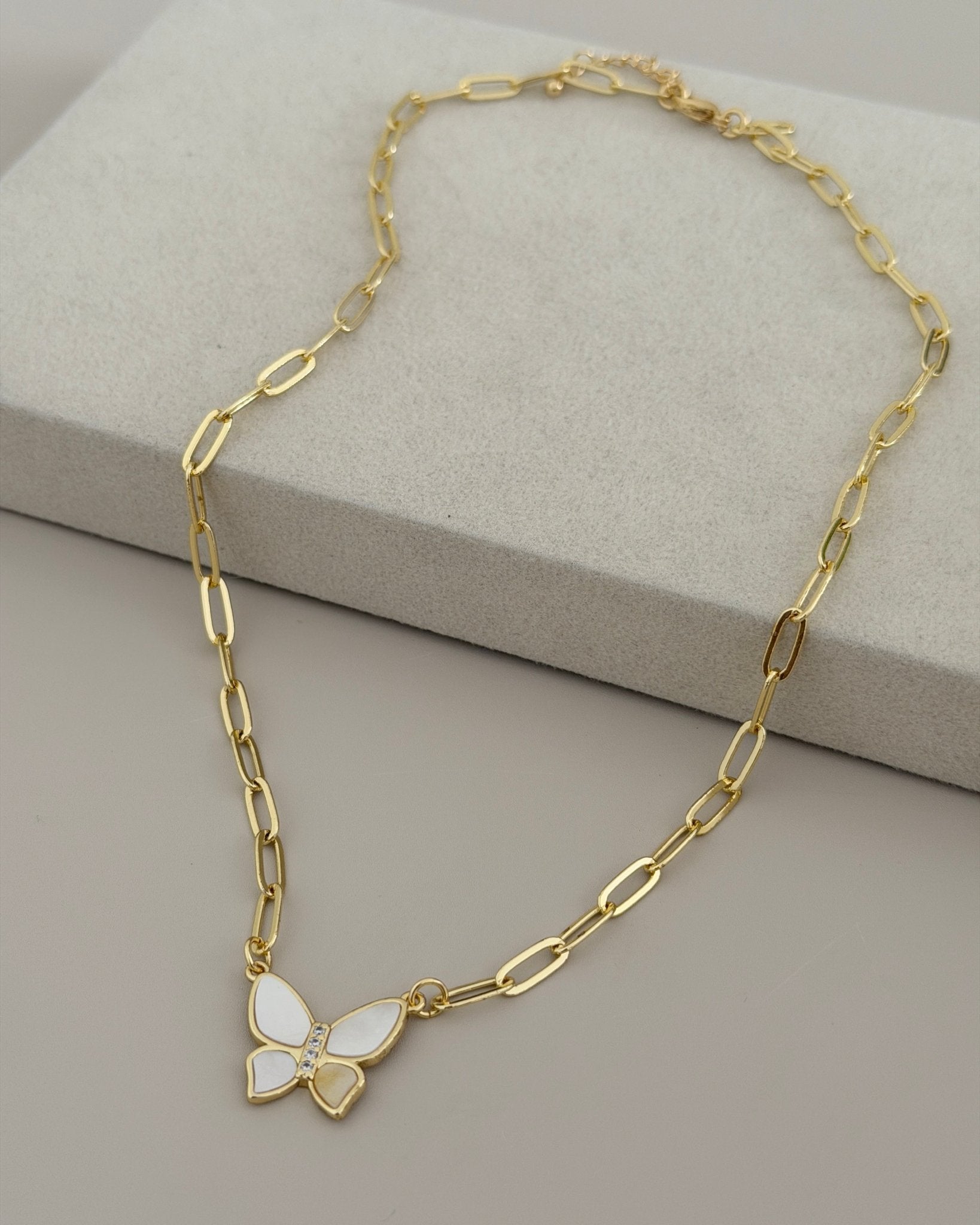 Gold Butterfly Chain Necklace - Necklace | LimaLimón Store - 1