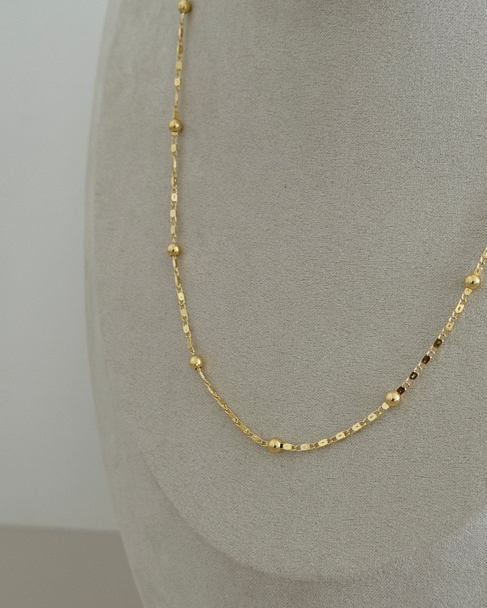 Gold Chain Necklace with Minimal Beads - Necklace | LimaLimón Store - 3