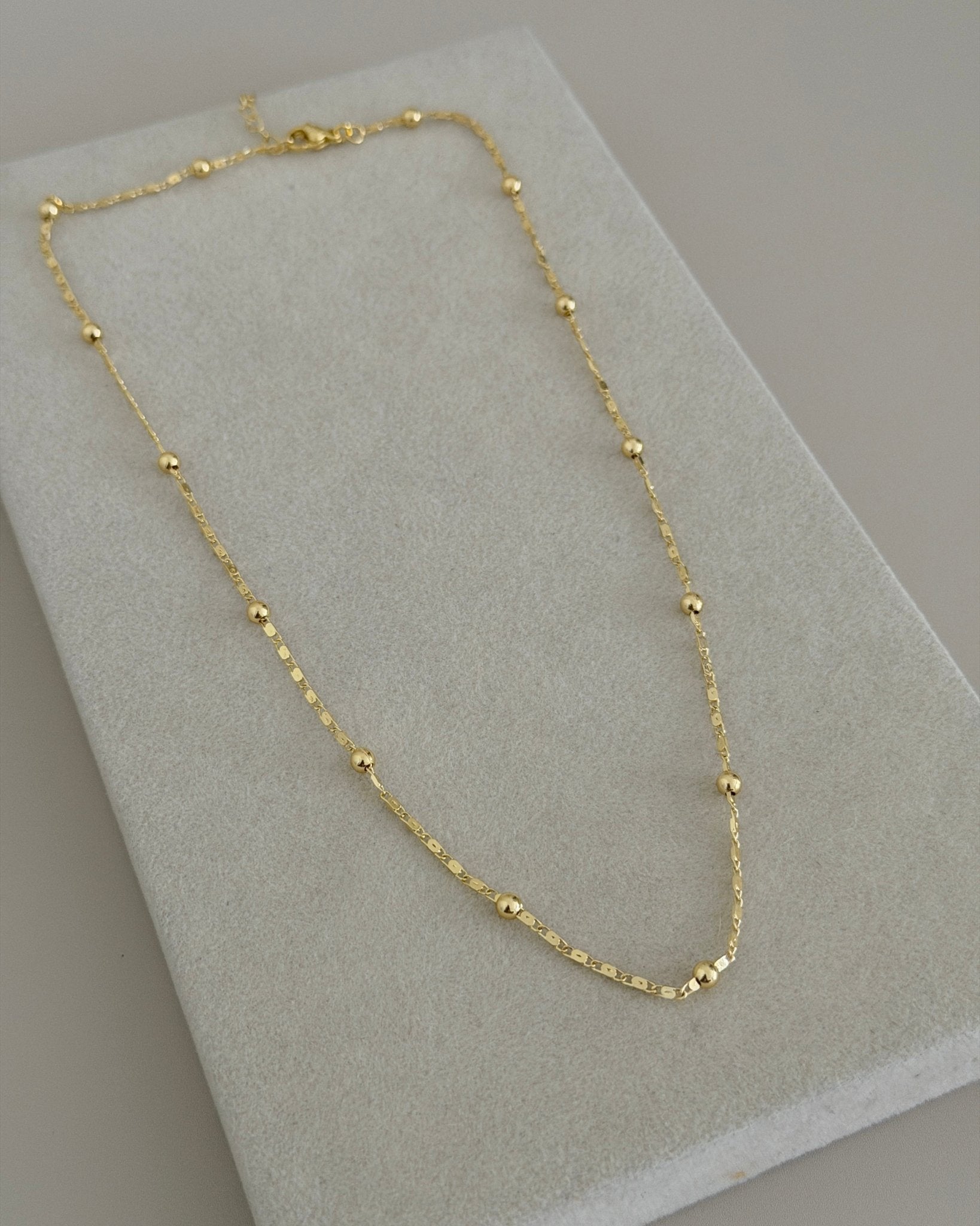 Gold Chain Necklace with Minimal Beads - Necklace | LimaLimón Store - 1