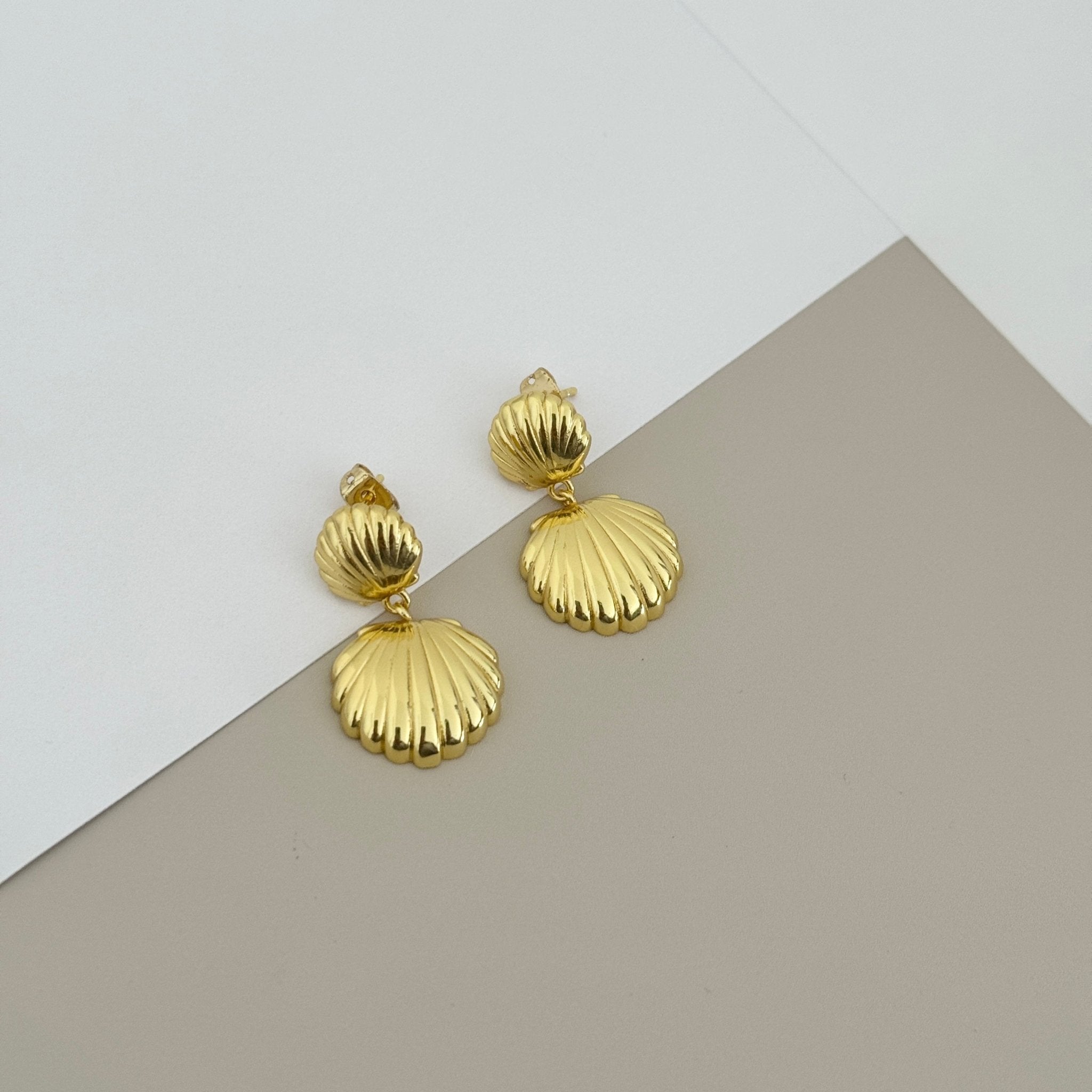 Gold Double Seashell Earrings - Earring | LimaLimón Store - 1