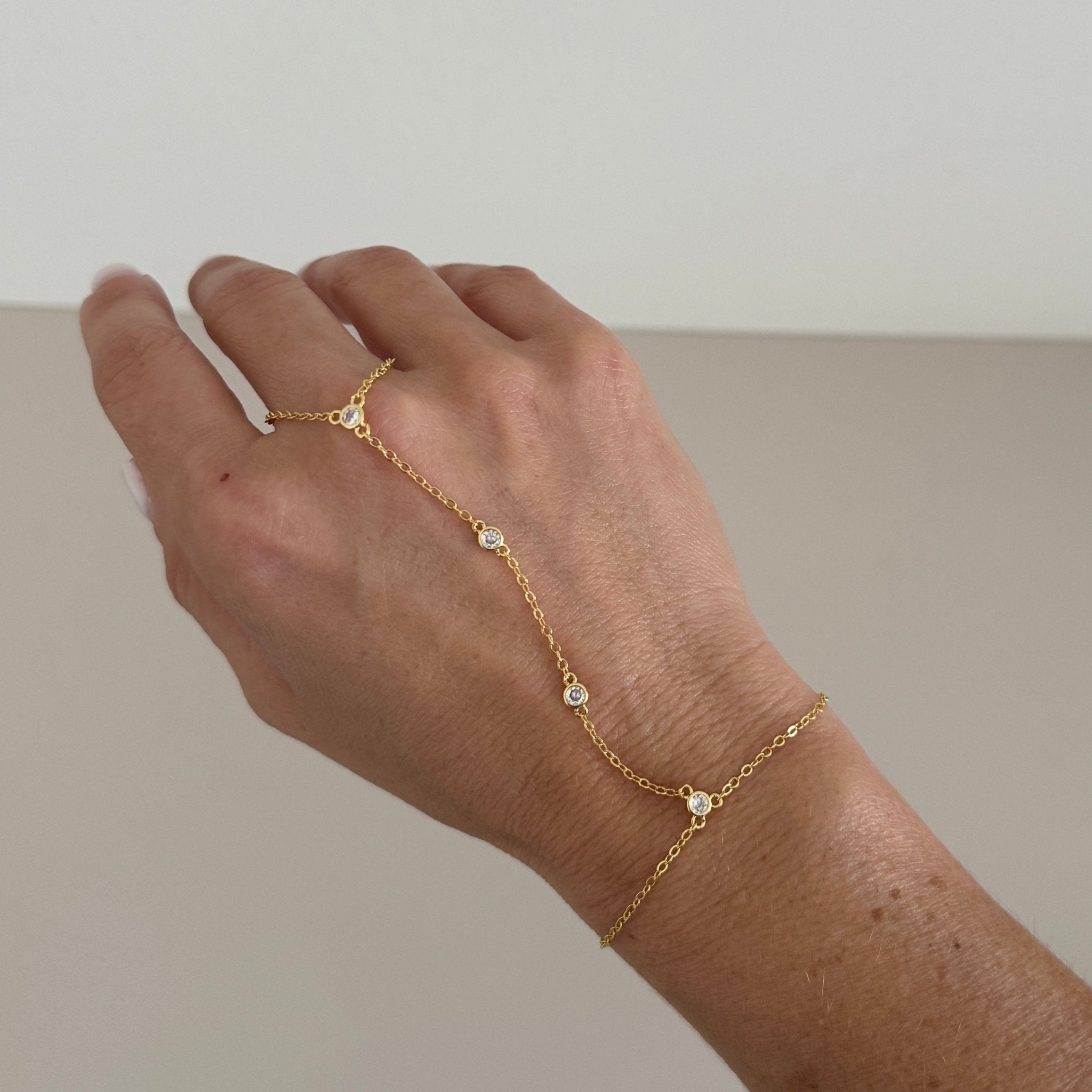 Gold Hand Chain Bracelet with Crystals - Bracelets | LimaLimón Store - 1
