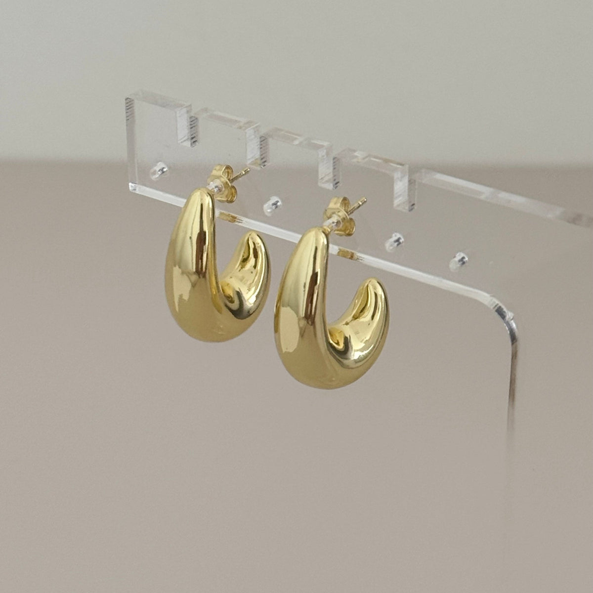 Gold Hoops - Earring | LimaLimón Store - 4