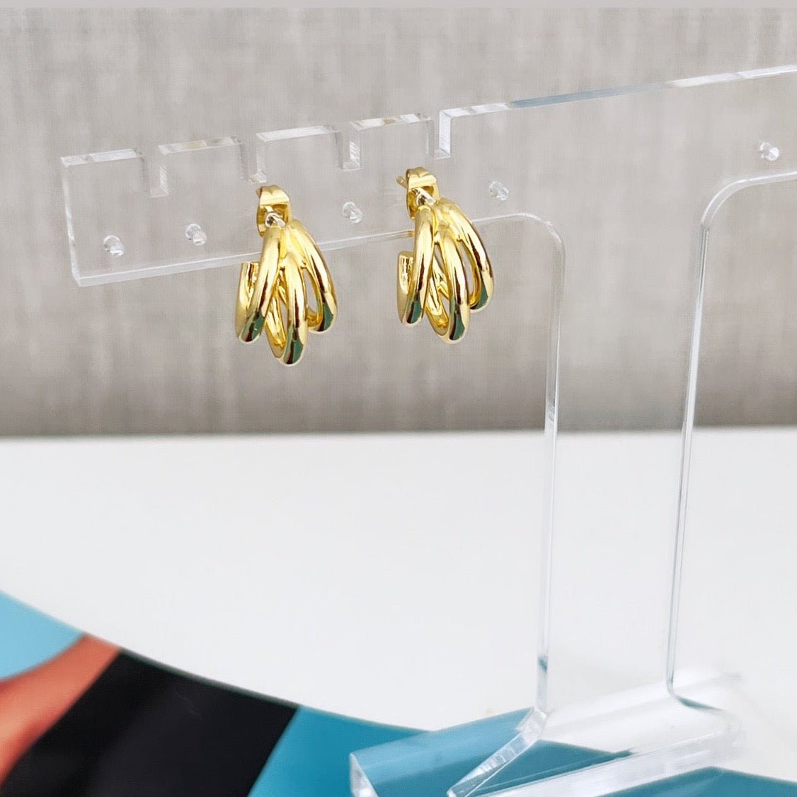 Gold Hoops - Earring | LimaLimón Store - 2