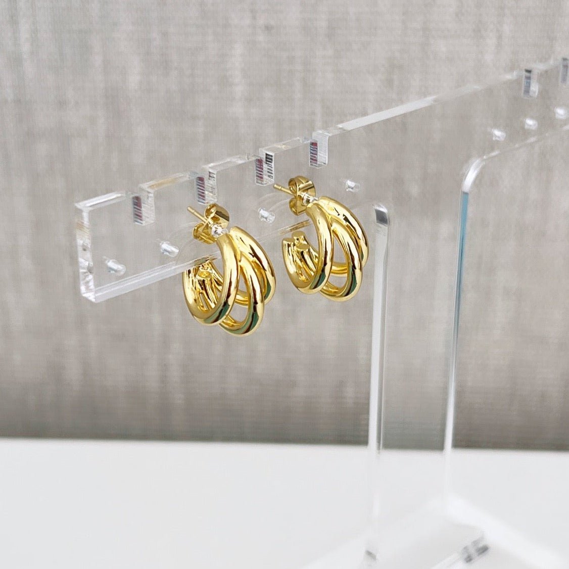 Gold Hoops - Earring | LimaLimón Store - 1