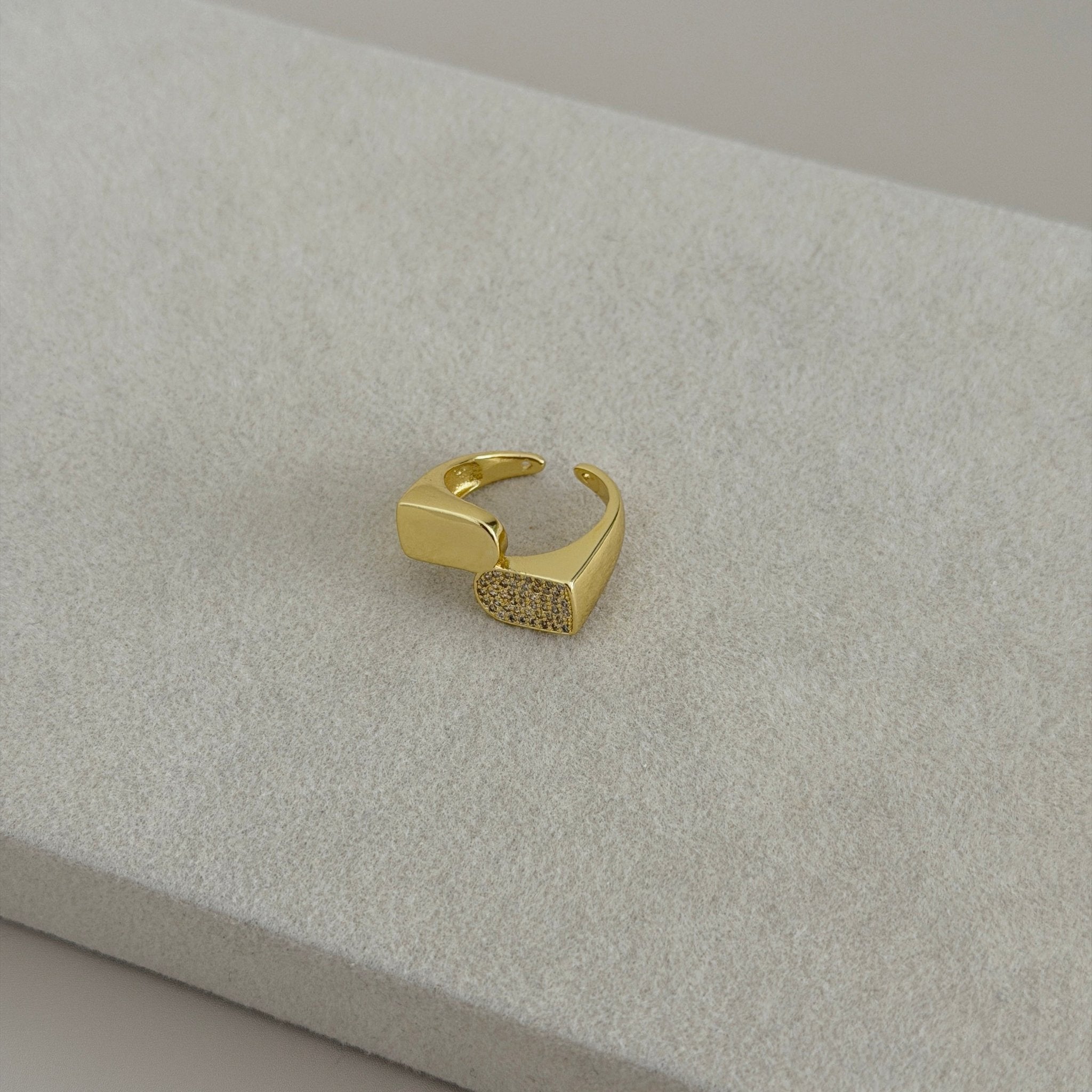 Gold Pavé Geometric Ring - | LimaLimón Store - 3
