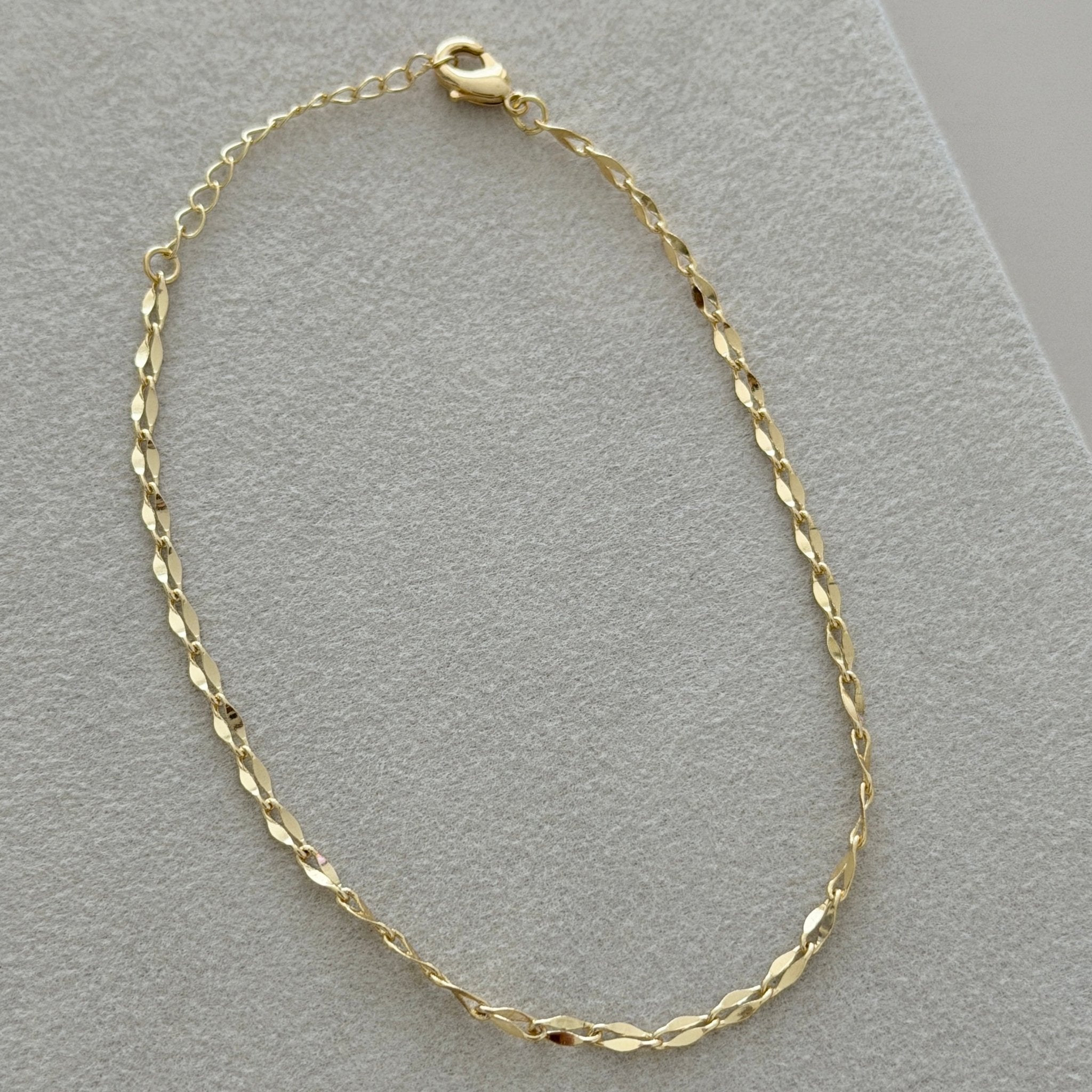 Gold Twist Chain Anklet - Necklaces | LimaLimón Store - 1