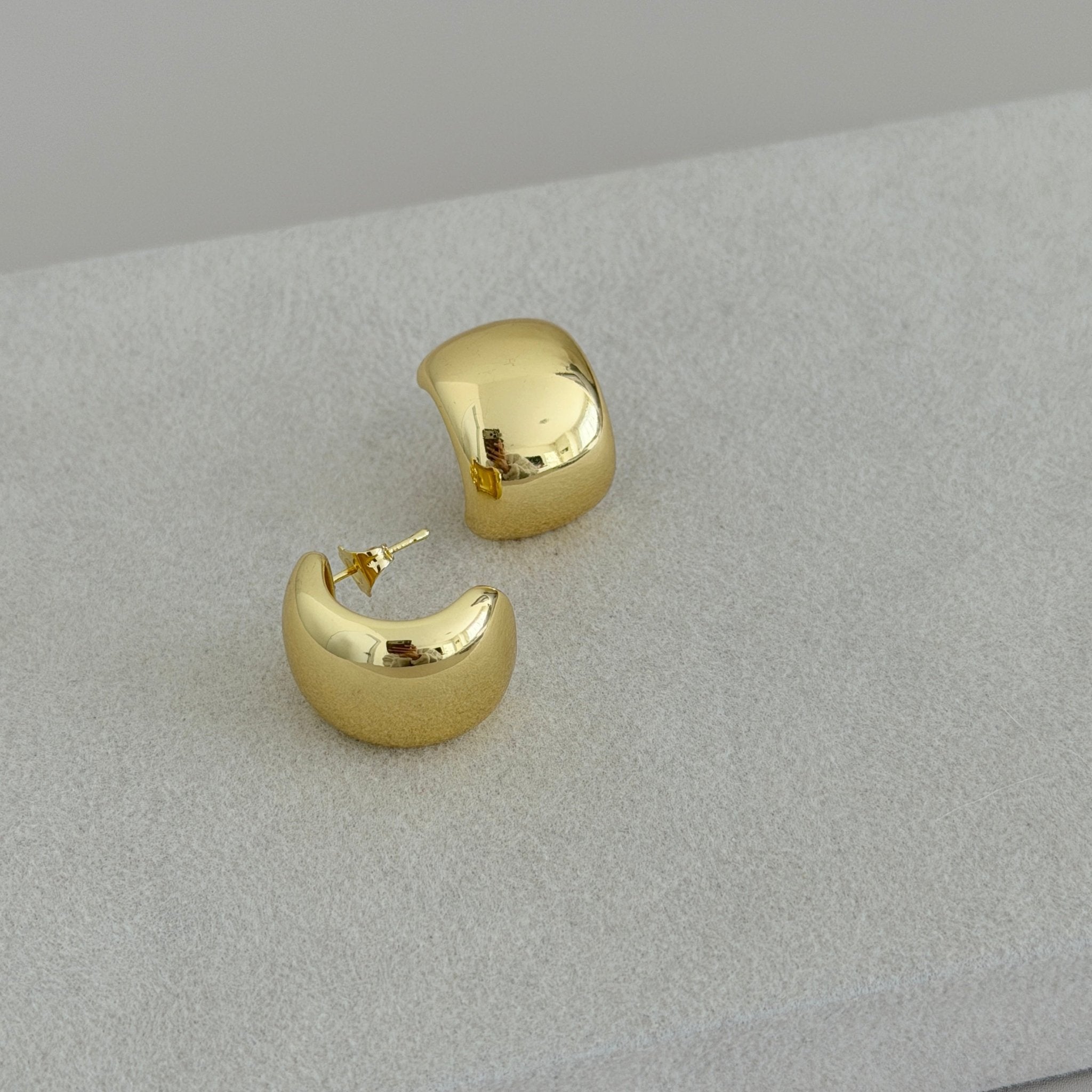 Golden Dome Stud Earrings - Earring | LimaLimón Store - 1