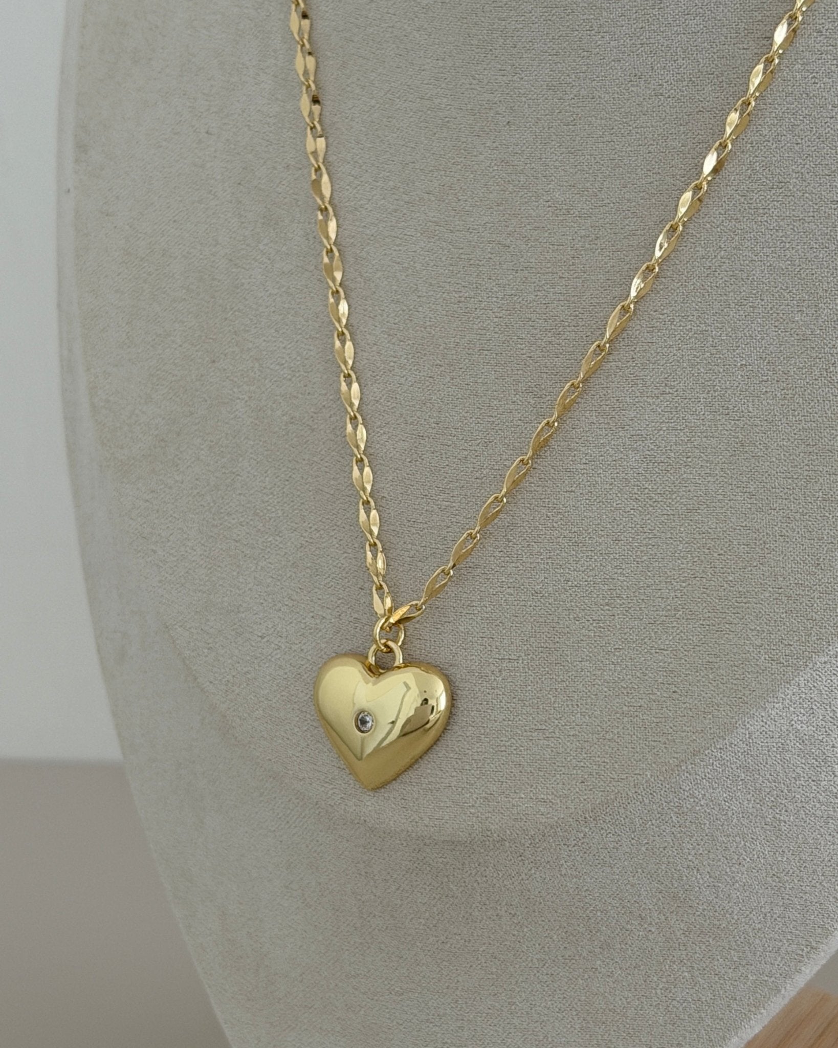Golden Engraved Heart Necklace - Necklaces | LimaLimón Store - 3