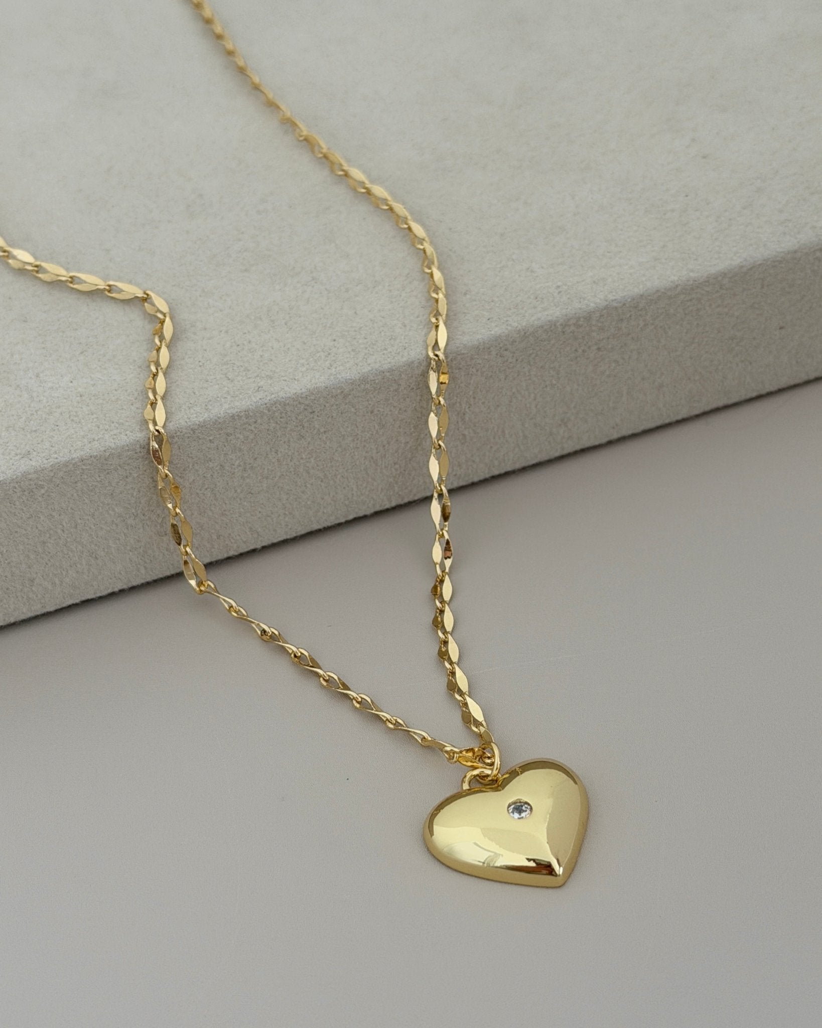Golden Engraved Heart Necklace - Necklaces | LimaLimón Store - 1