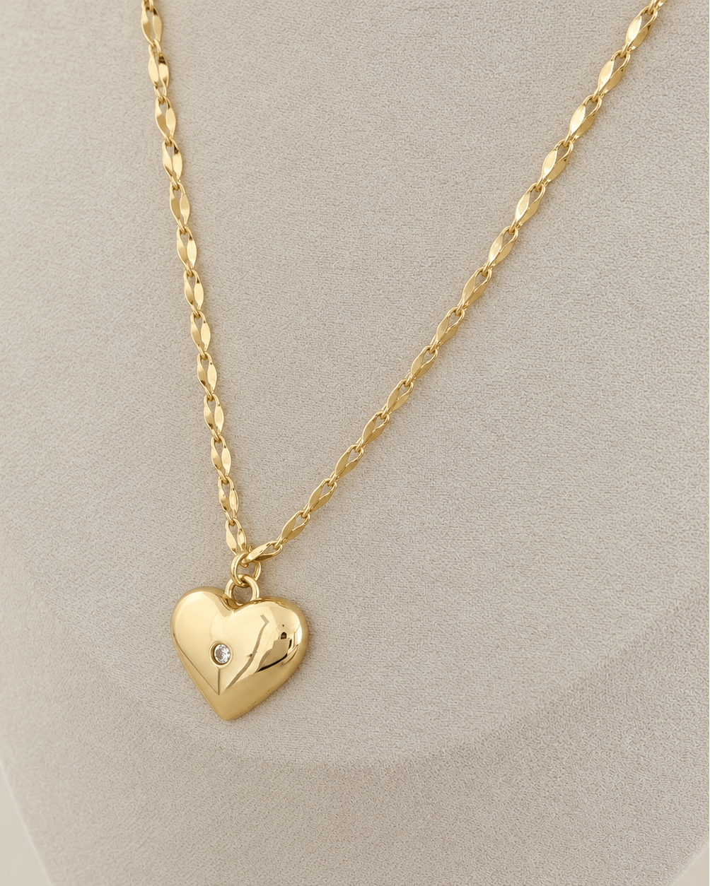 Golden Engraved Heart Necklace - Necklaces | LimaLimón Store - 2