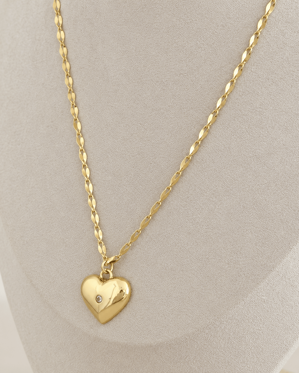 Golden Engraved Heart Necklace - Necklaces | LimaLimón Store - 3
