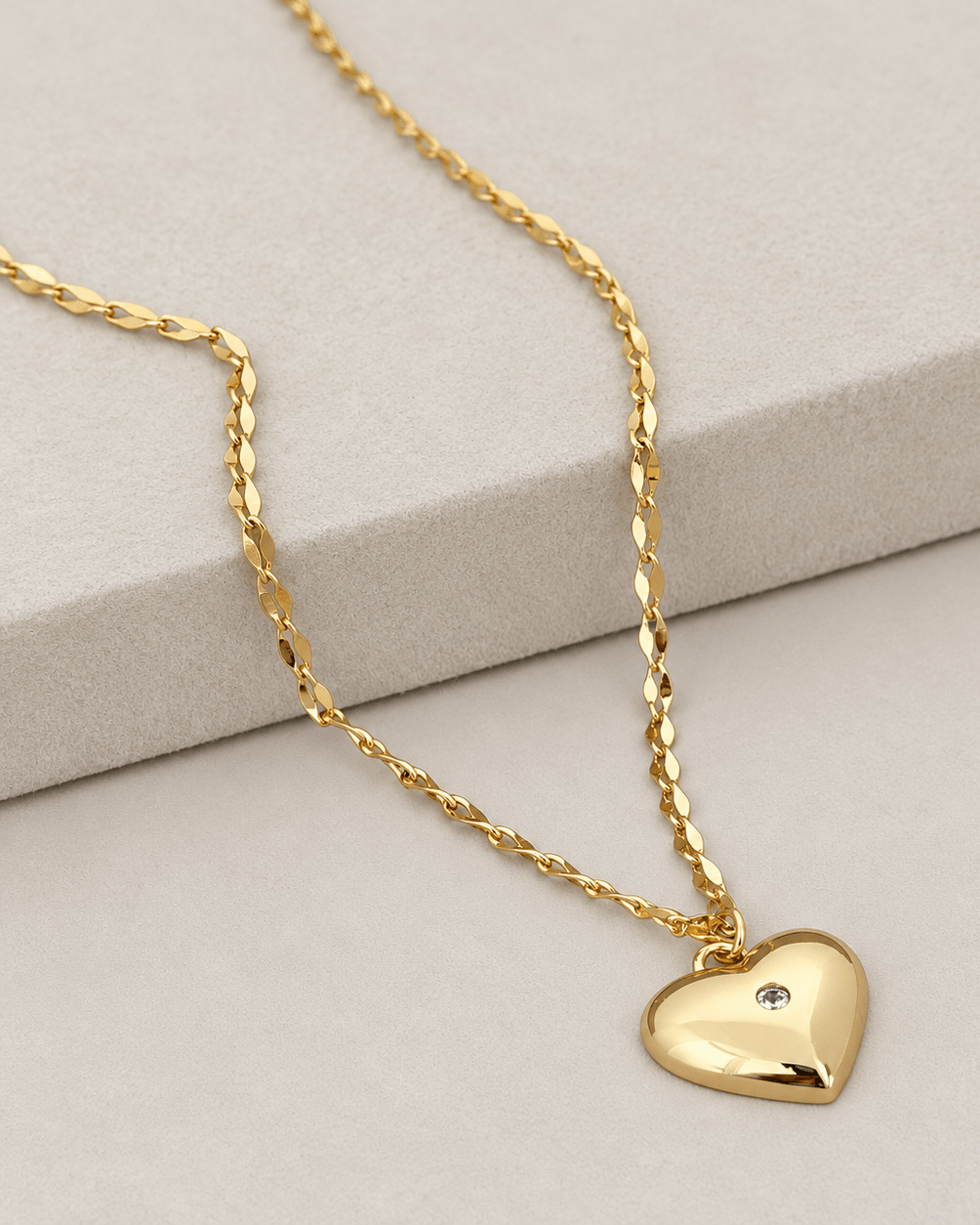Golden Engraved Heart Necklace - Necklaces | LimaLimón Store - 1