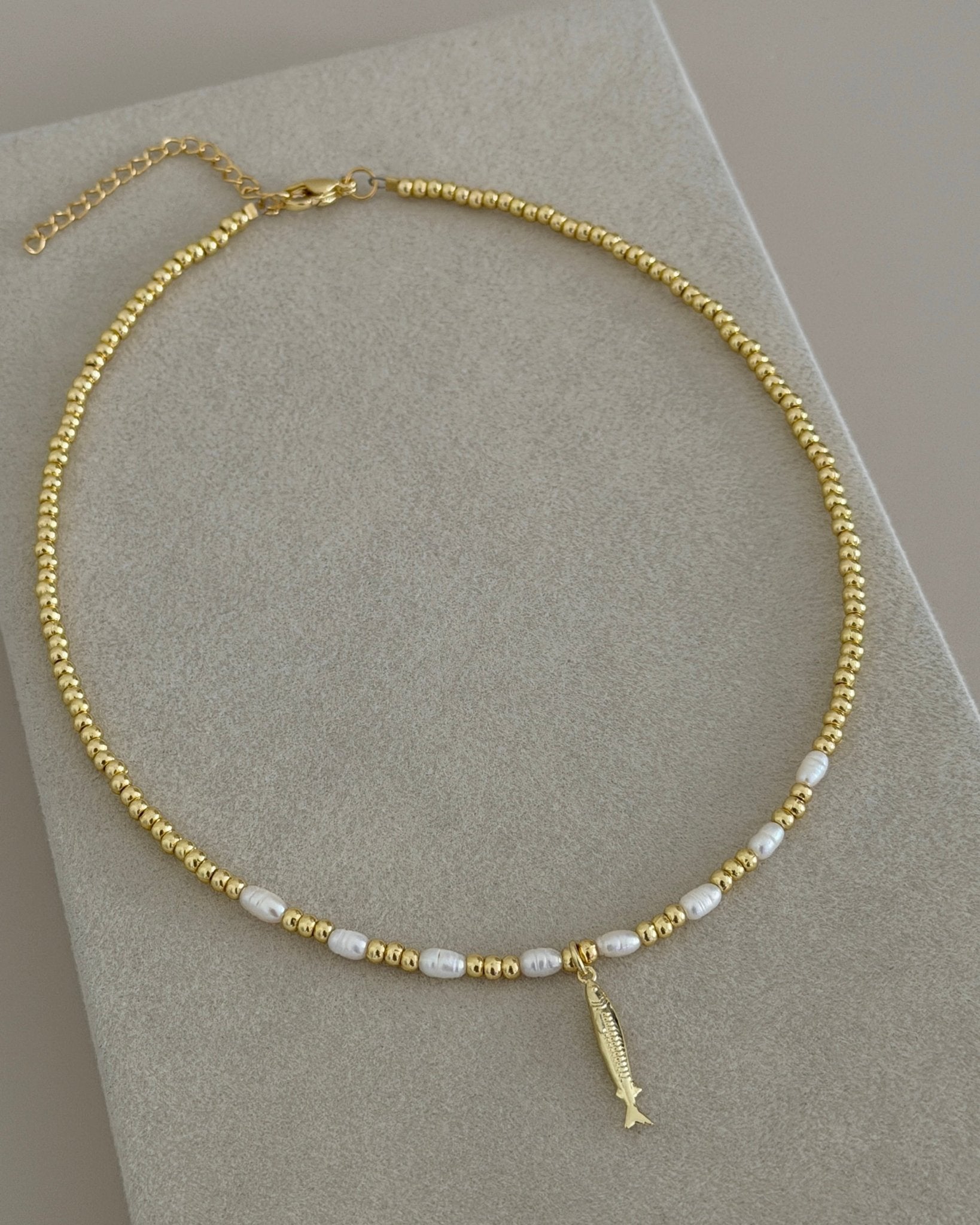 Golden Fish Charm Beaded Necklace - Necklace | LimaLimón Store - 2