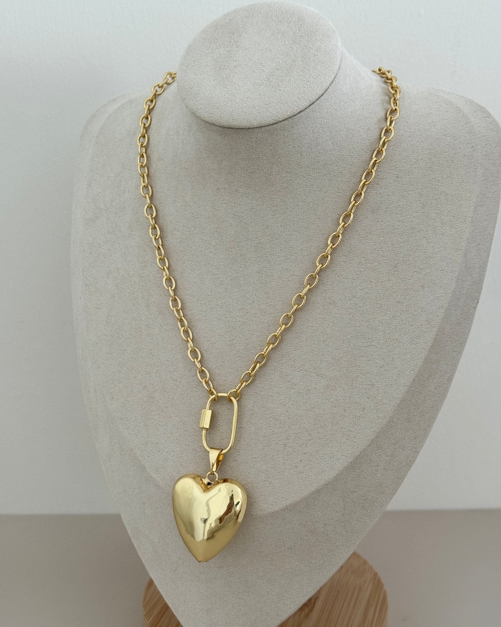 Golden Heart Pendant Necklace - Necklaces | LimaLimón Store - 3