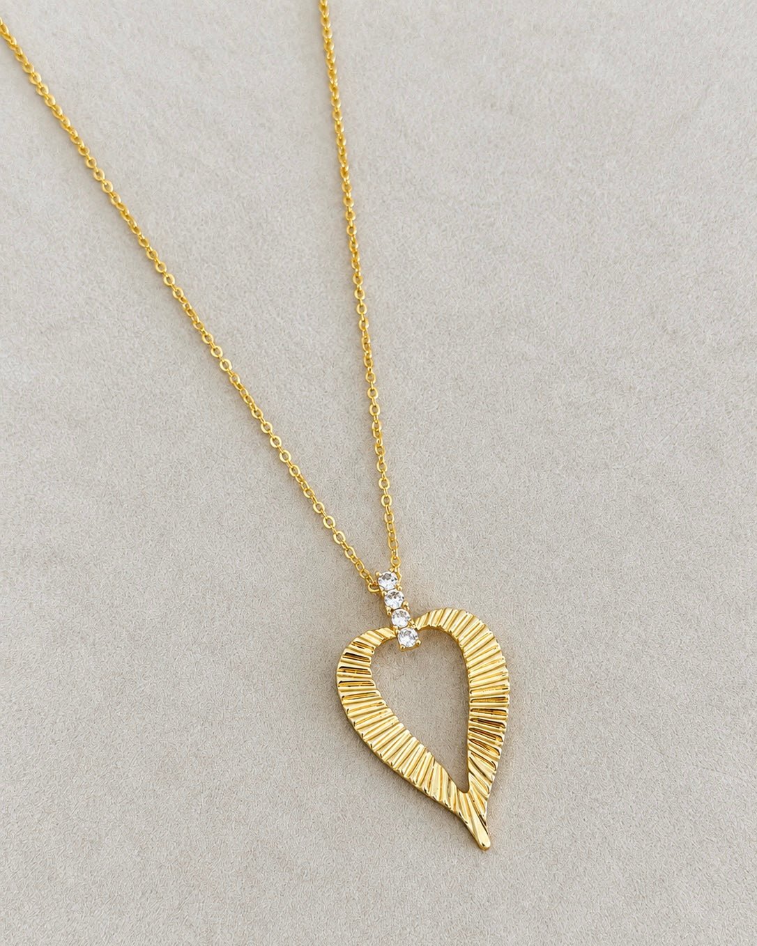 Golden Open Heart Pendant Necklace - Necklaces | LimaLimón Store - 1