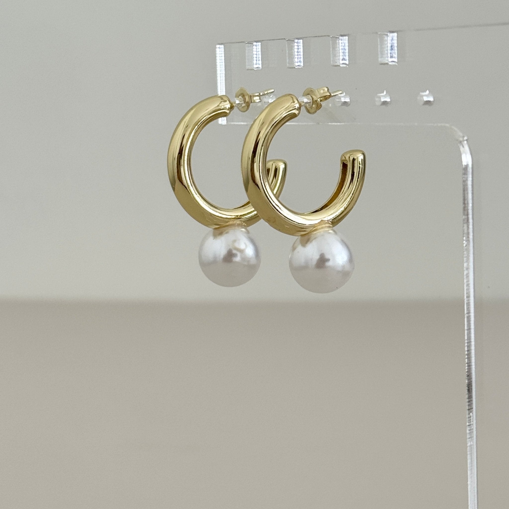 Golden Pearl Drop Hoops - Earring | LimaLimón Store - 2