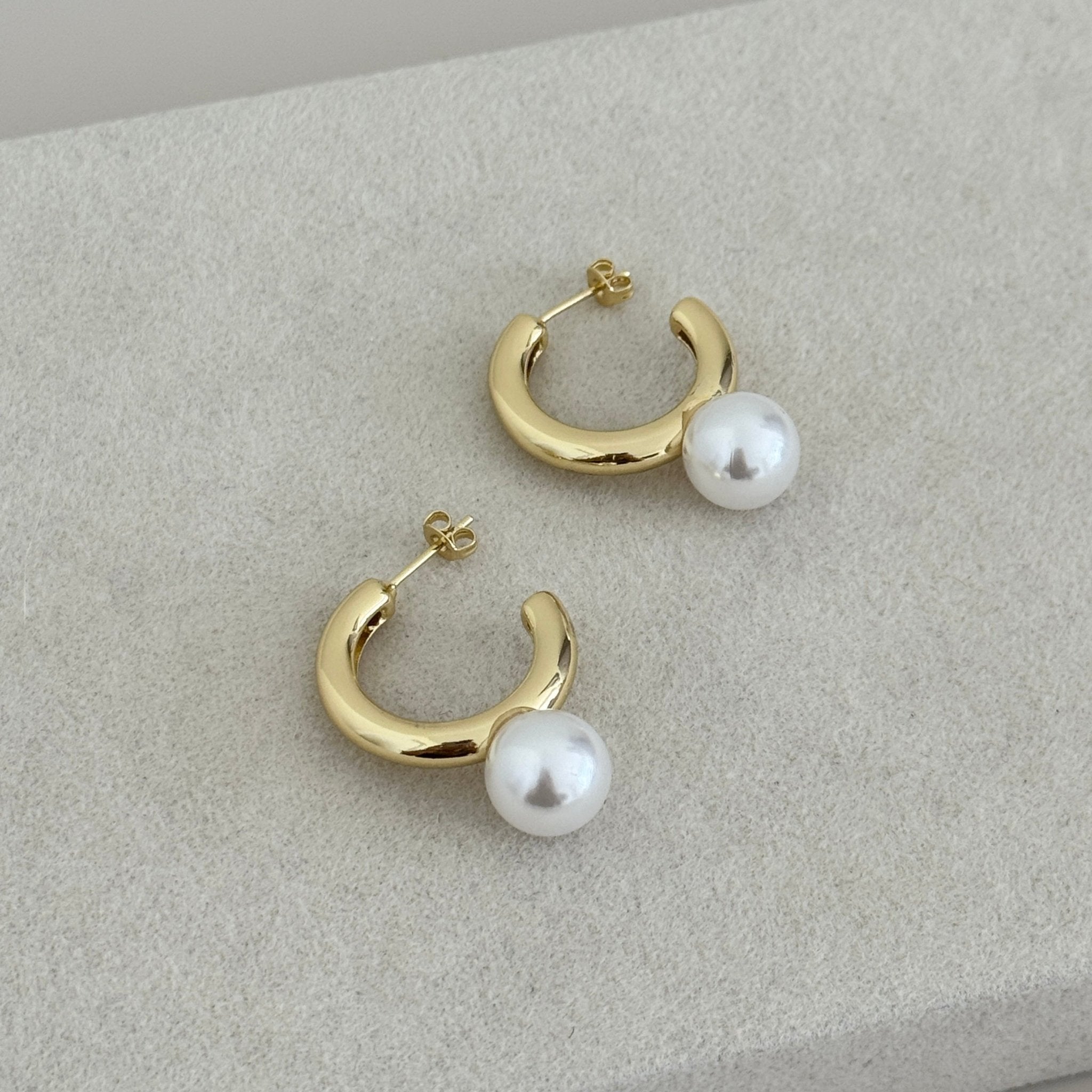 Golden Pearl Drop Hoops - Earring | LimaLimón Store - 1