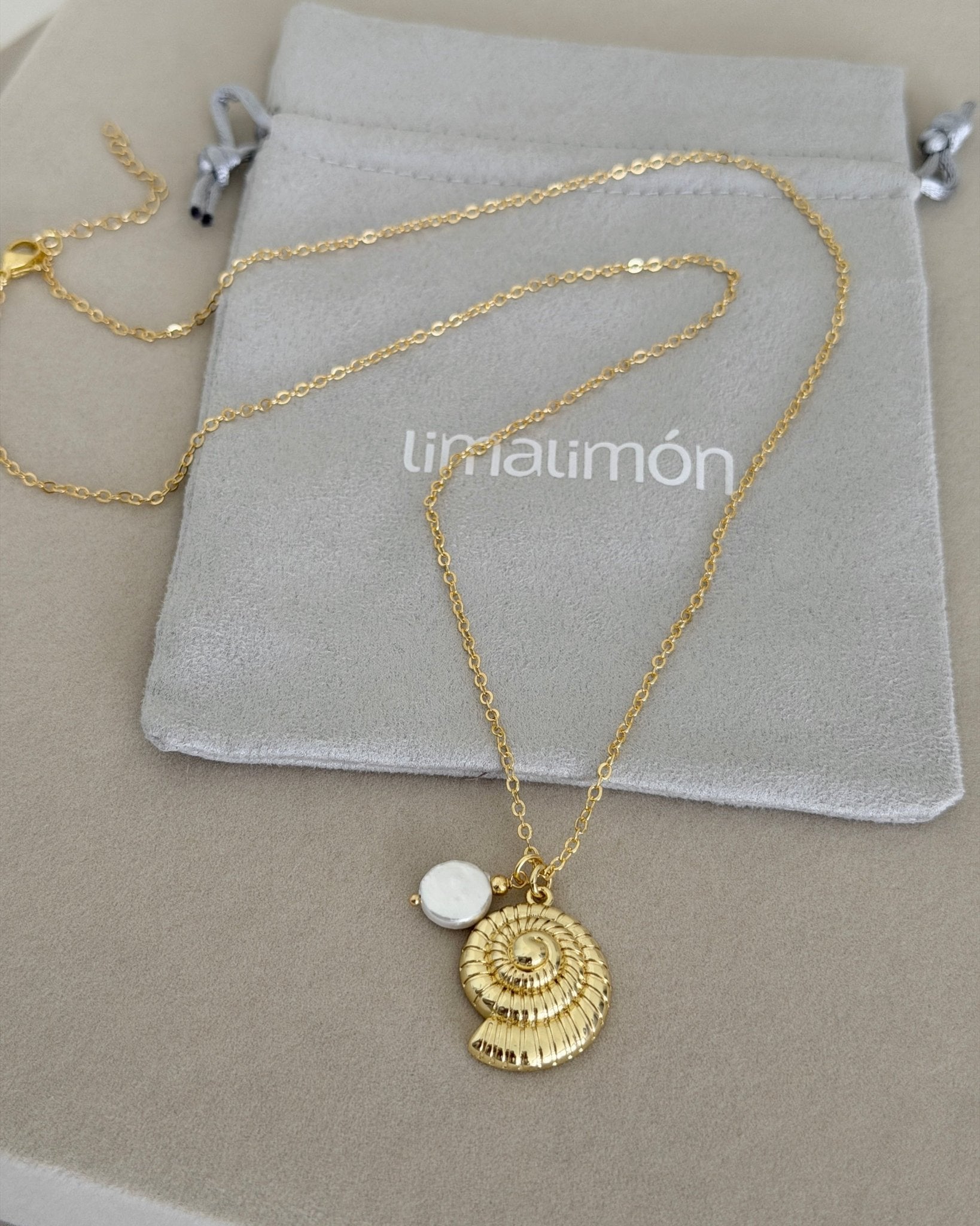 Golden Shell Charm Necklace - Necklaces | LimaLimón Store - 3