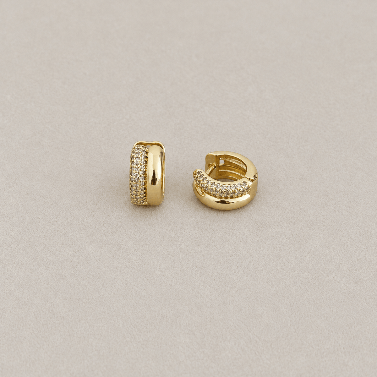 Golden Sparkle Mini Hoops - Earring | LimaLimón Store - 1