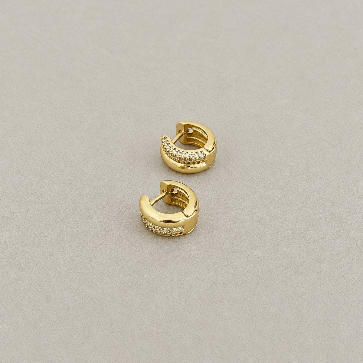 Golden Sparkle Mini Hoops - Earring | LimaLimón Store - 4
