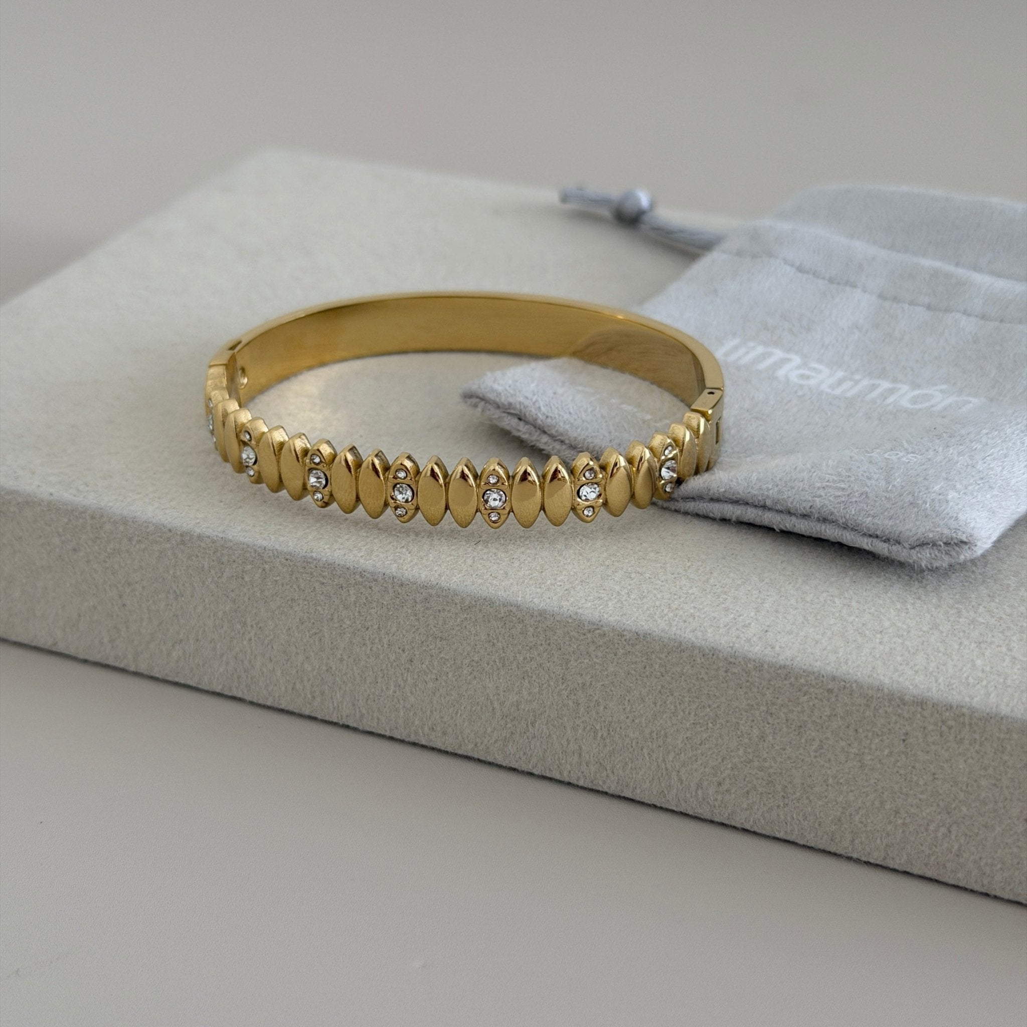 Golden Textured Bangle - Bracelet | LimaLimón Store - 4