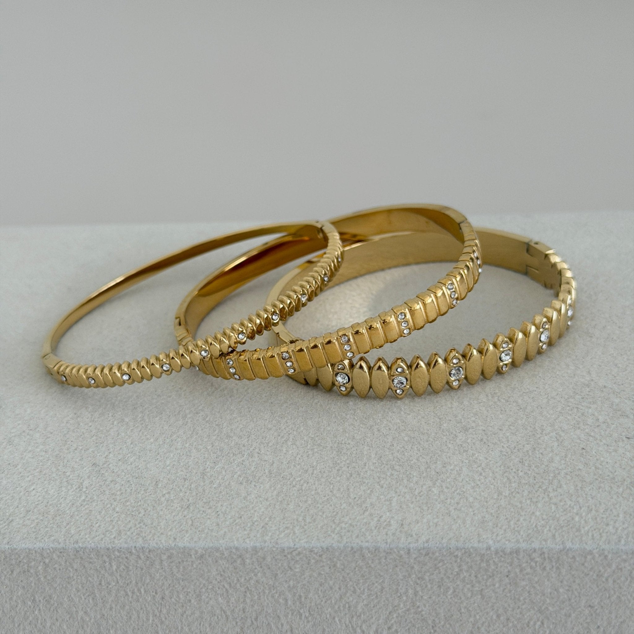 Golden Textured Bangle - Bracelet | LimaLimón Store - 1