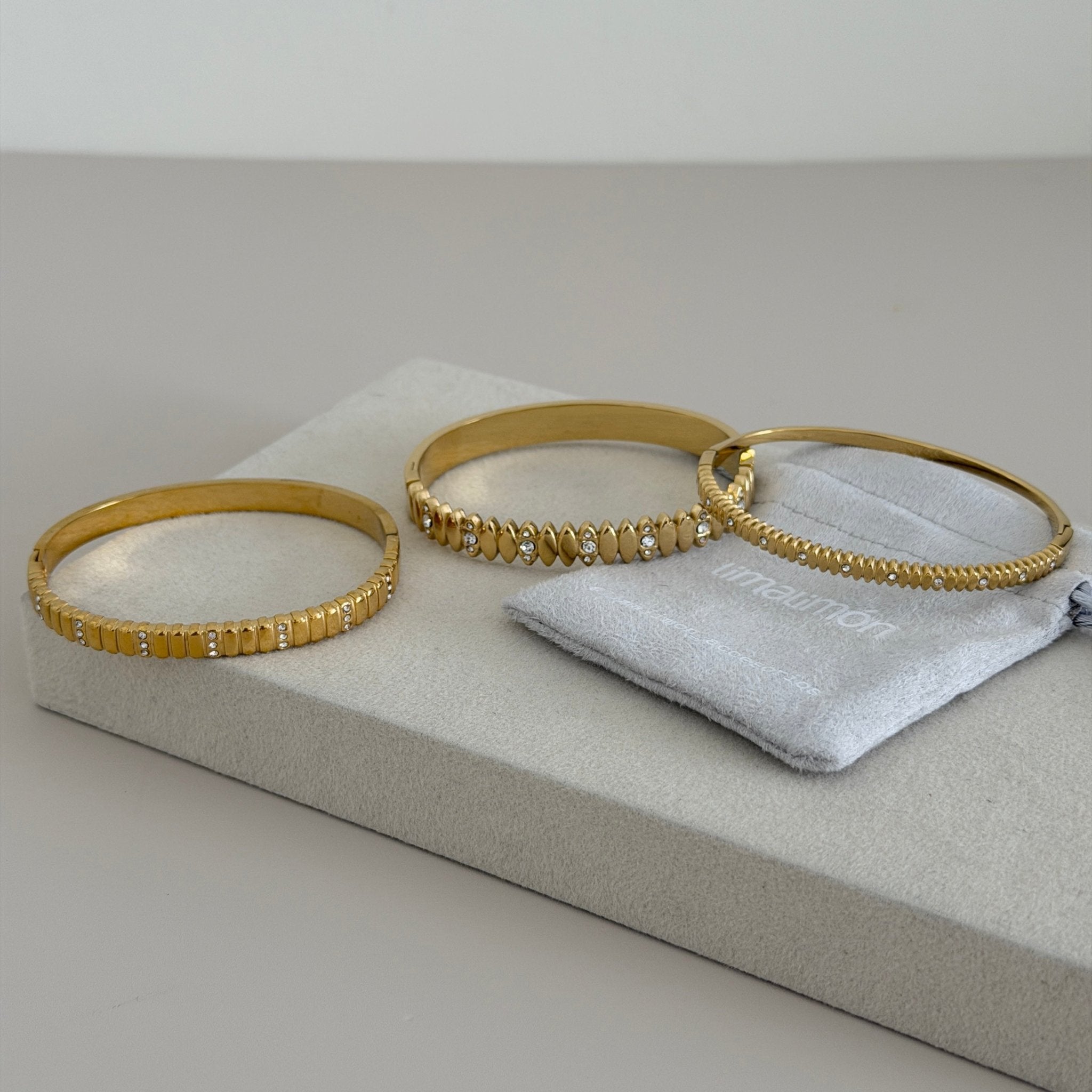 Golden Textured Bangle - Bracelet | LimaLimón Store - 6