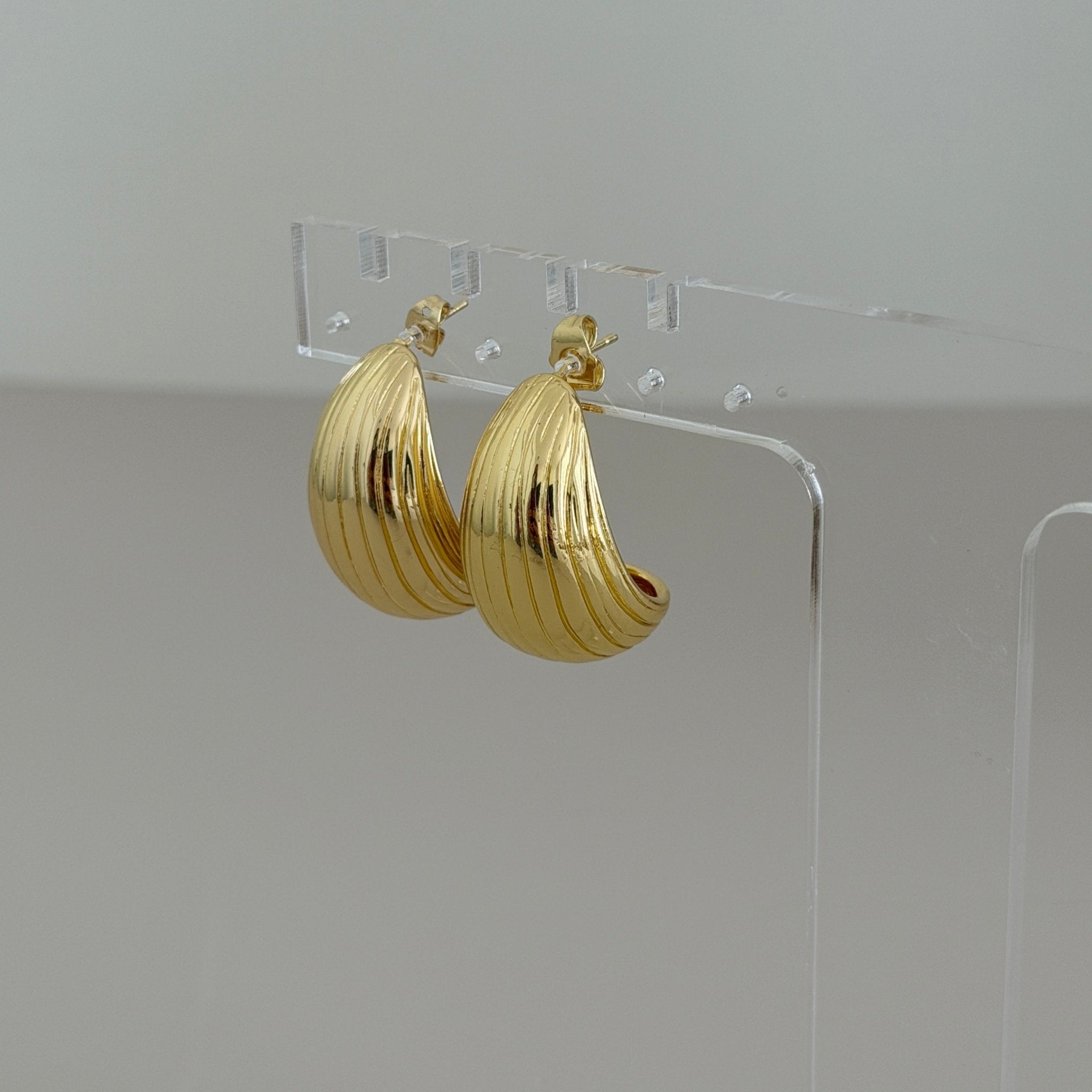 Golden Wave Statement Hoops - Earring | LimaLimón Store - 3