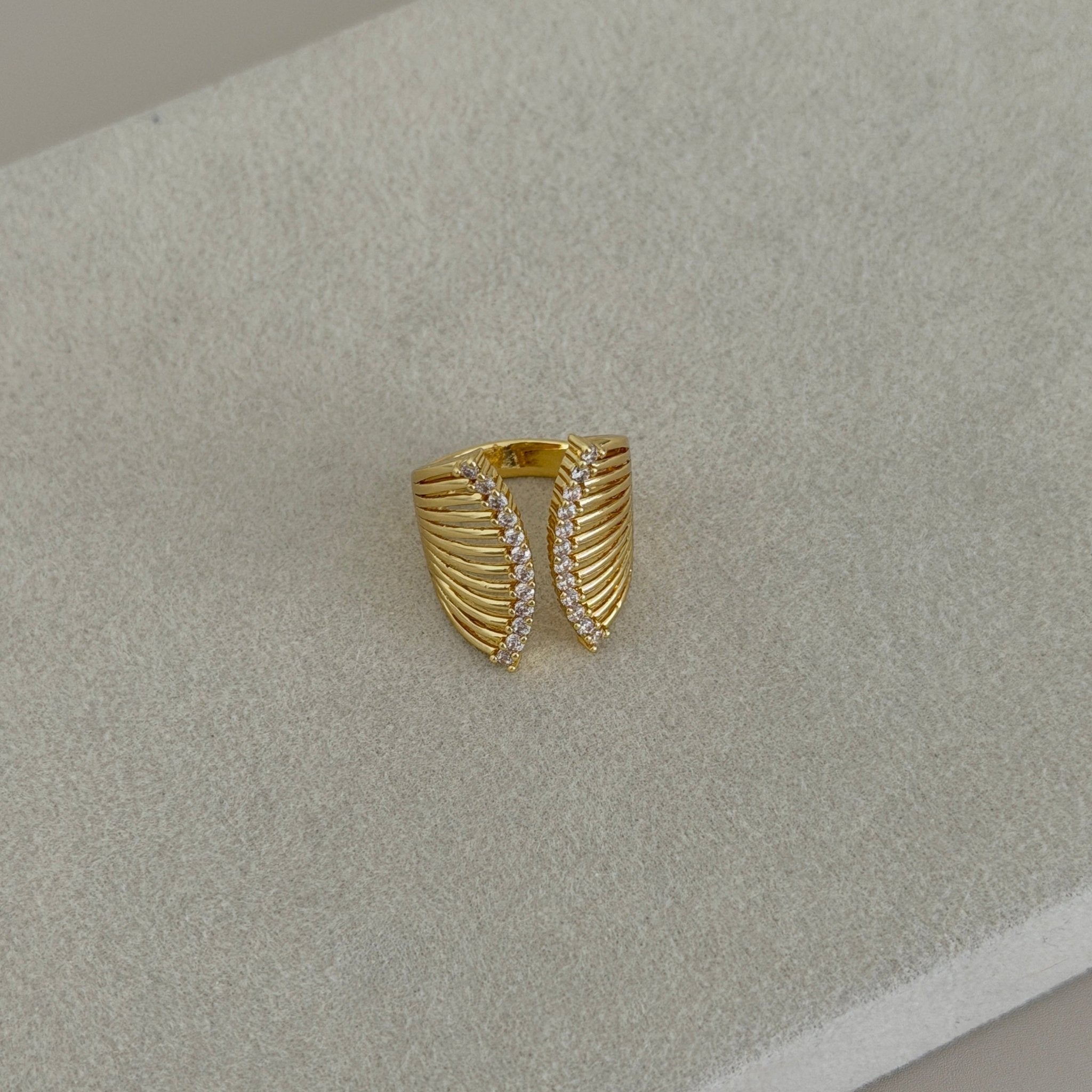 Golden Wings Adjustable Ring - ring jewelry | LimaLimón Store - 1
