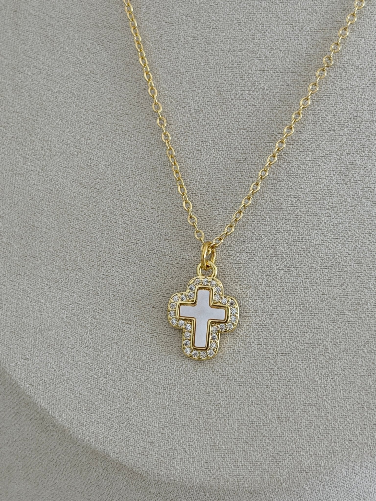 Grace Cross Necklace - Necklace | LimaLimón Store - 3
