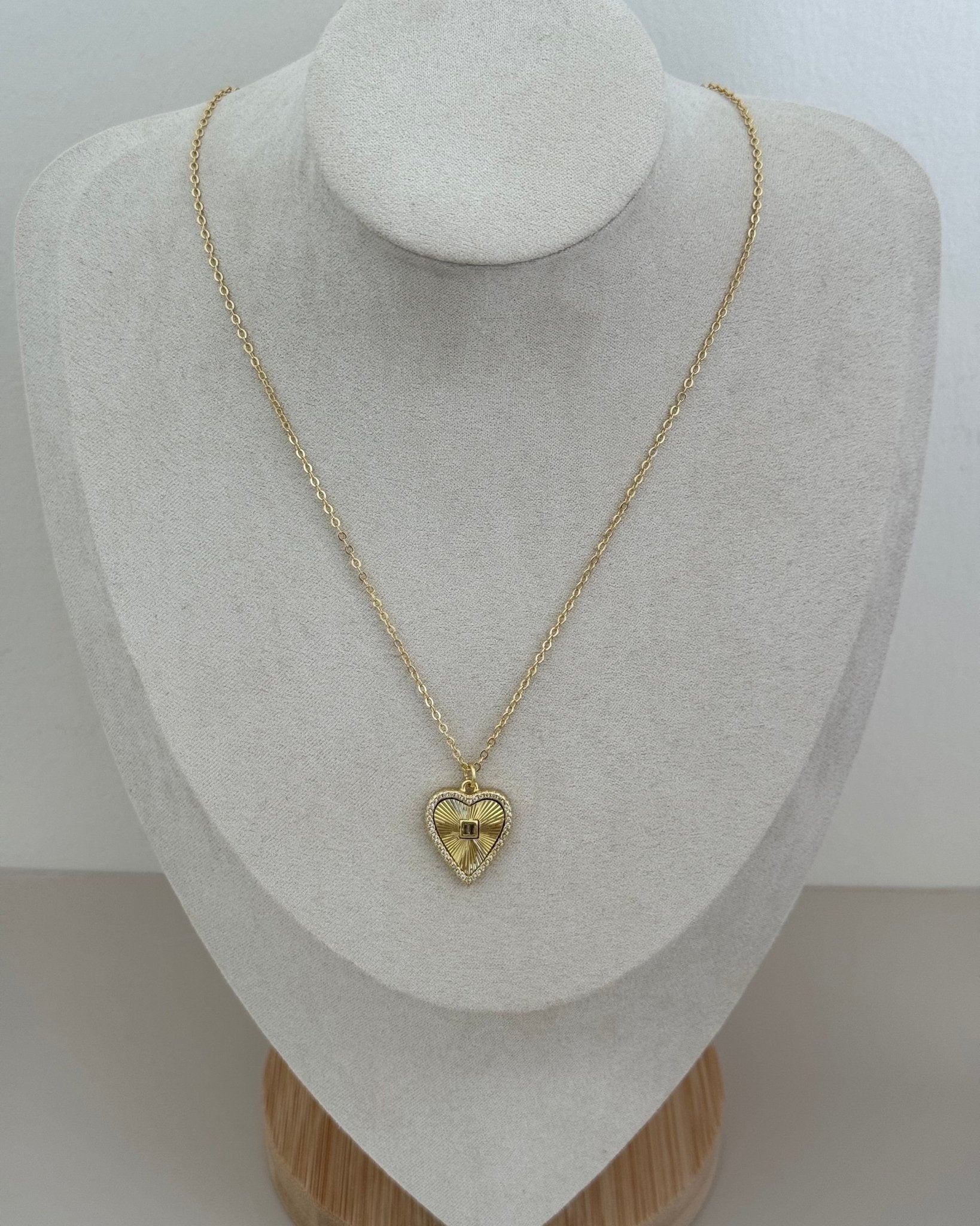 Heart Gold Necklace - LimaLimón Store