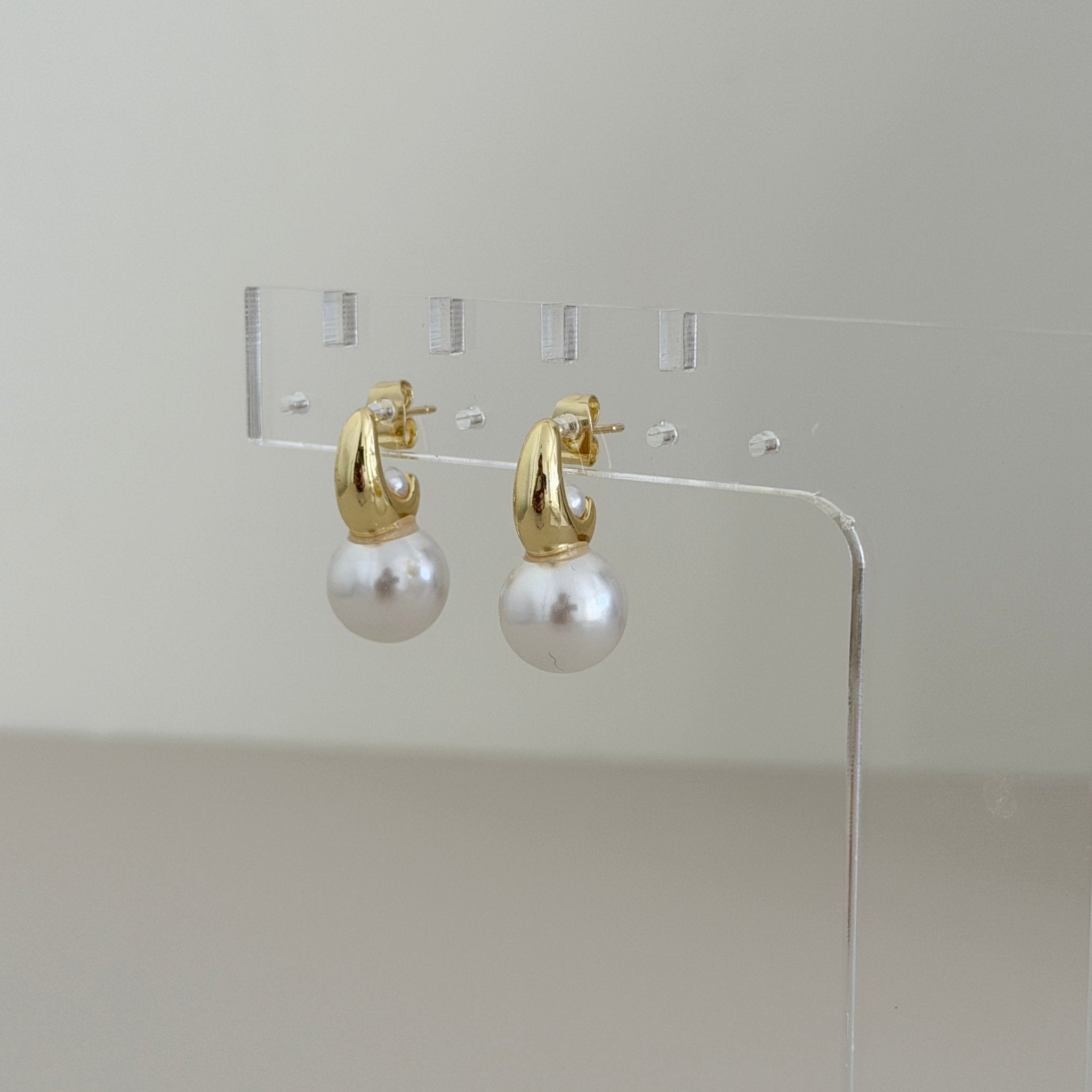 Isabella Pearl Gold Stud Earrings - Earring | LimaLimón Store - 3