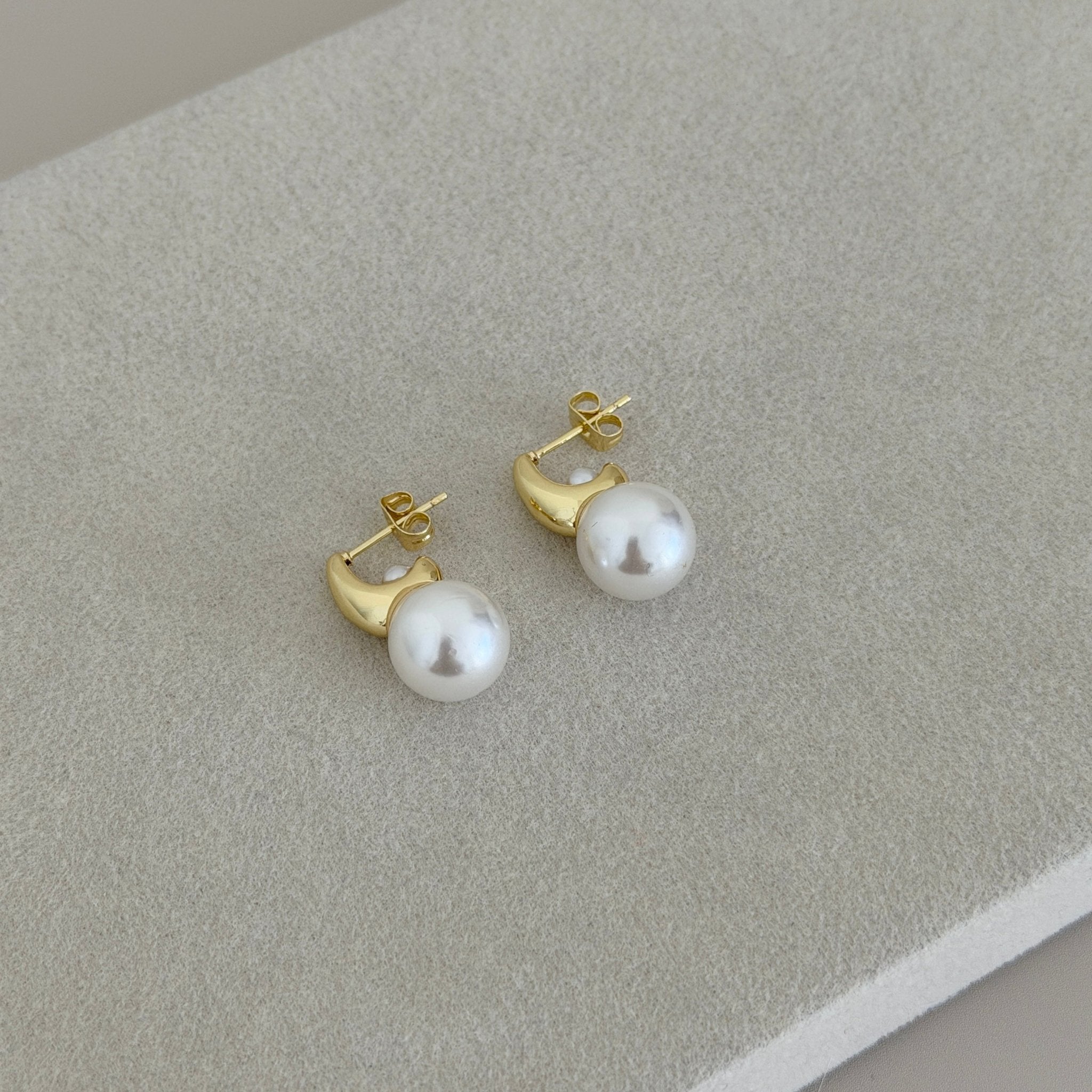 Isabella Pearl Gold Stud Earrings - Earring | LimaLimón Store - 1