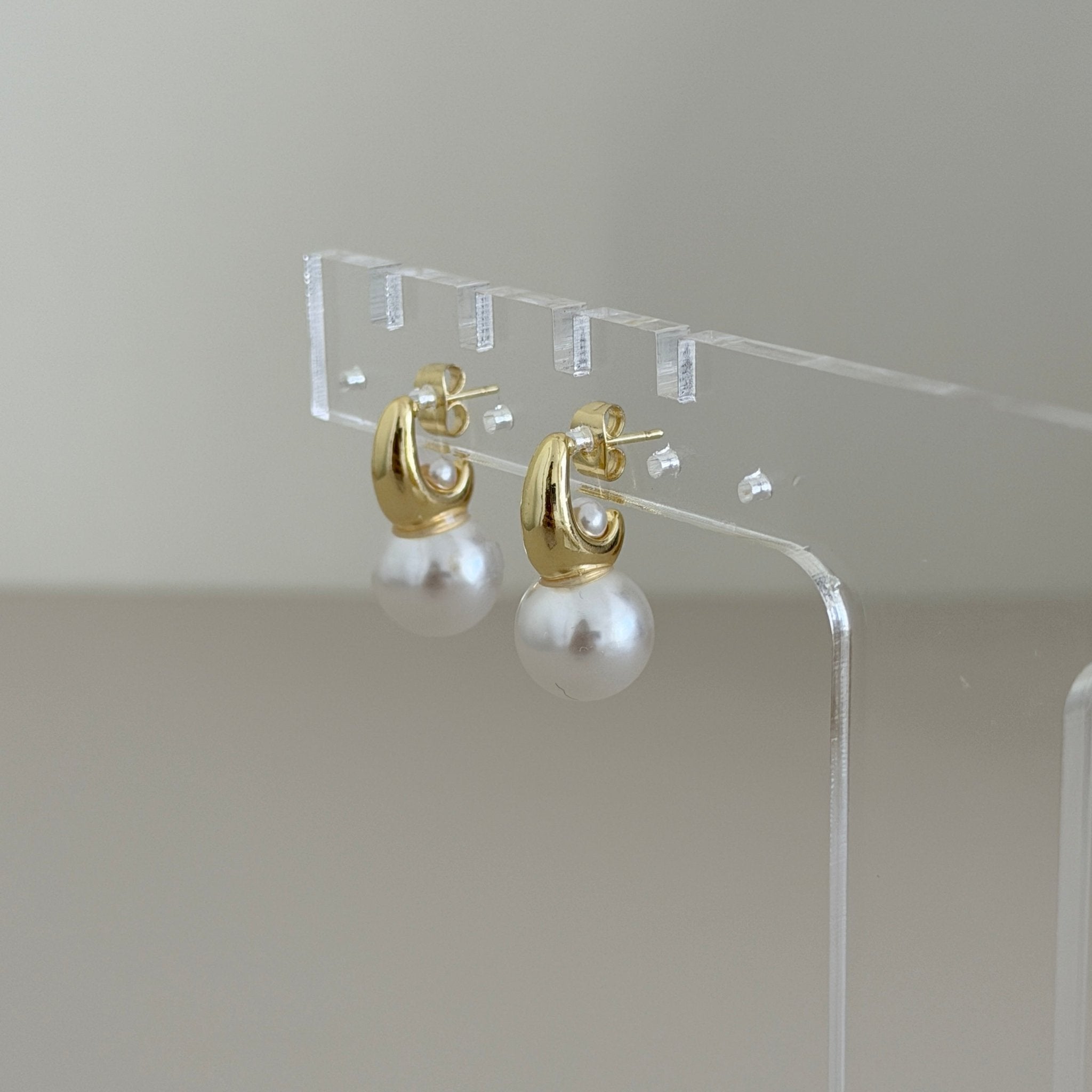 Isabella Pearl Gold Stud Earrings - Earring | LimaLimón Store - 4