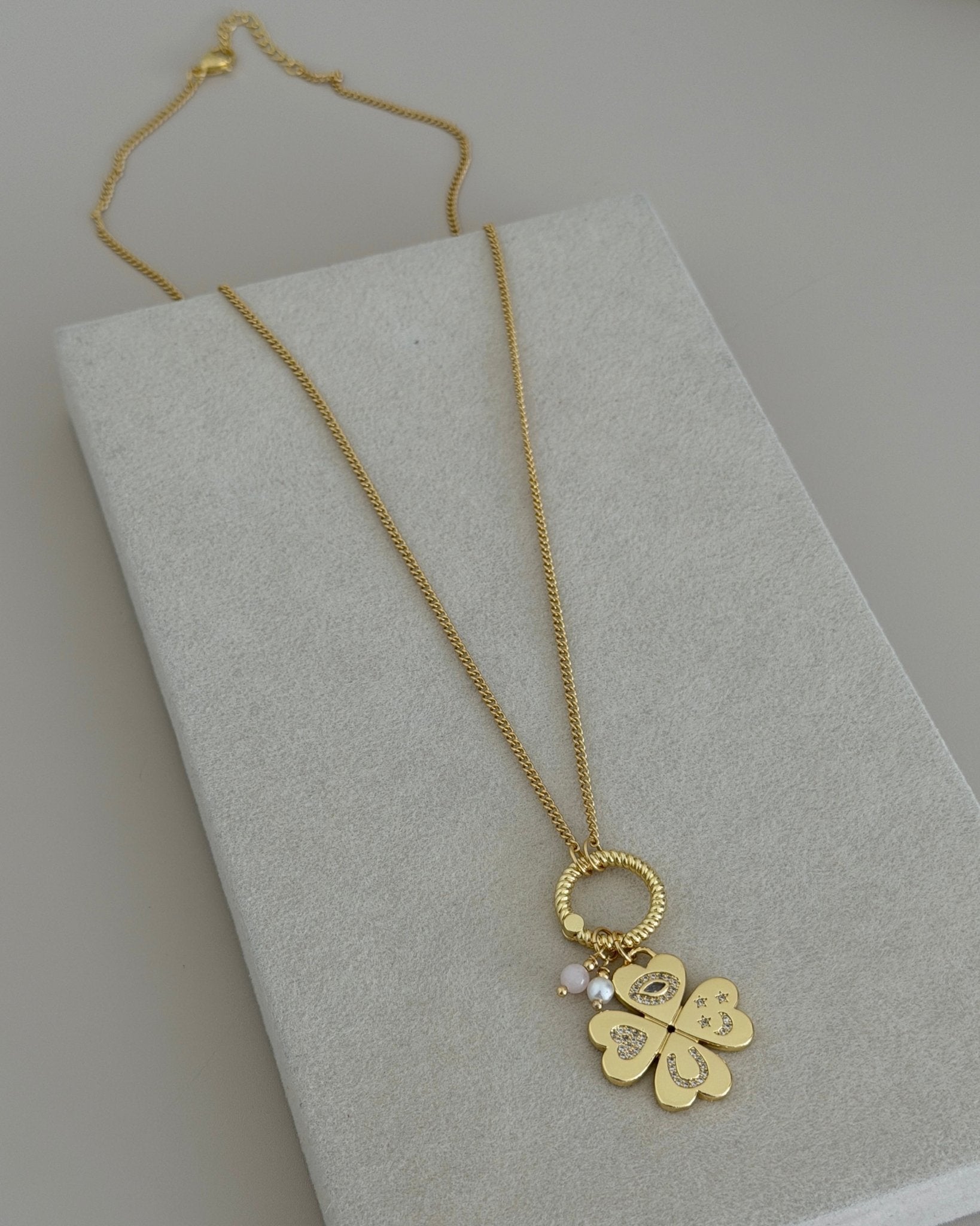 Lucky Clover Charm Necklace - Necklace | LimaLimón Store - 1