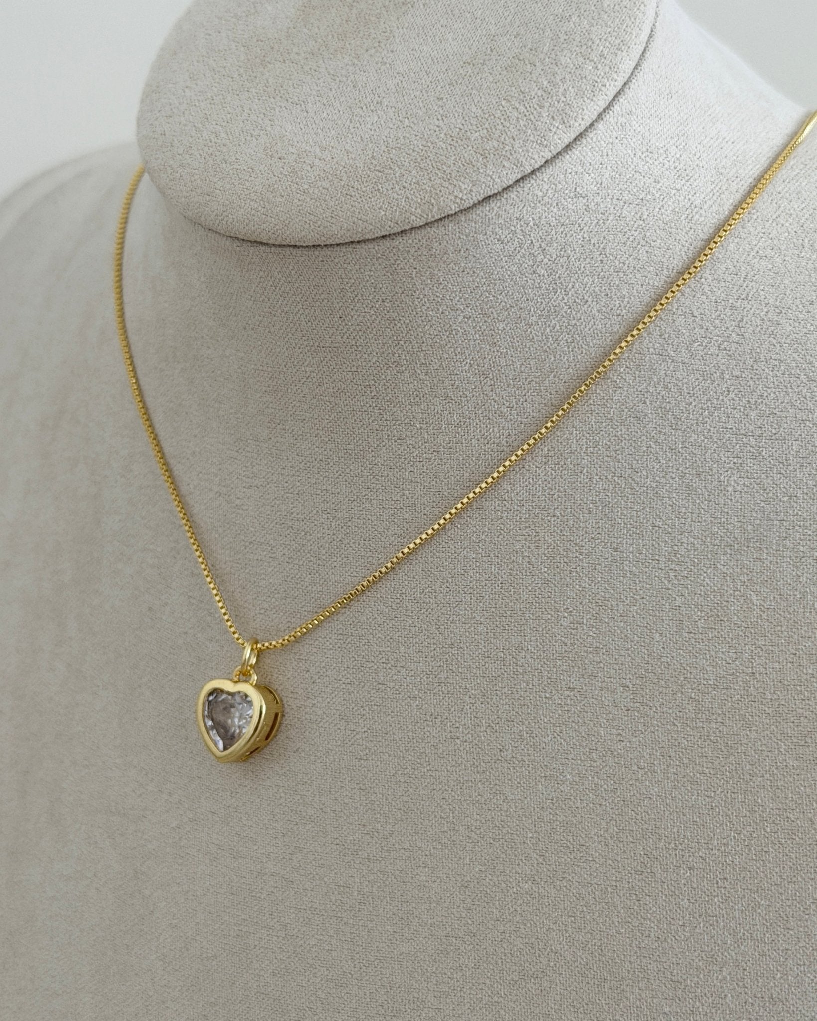 Lumi Heart Necklace - Necklace | LimaLimón Store - 3