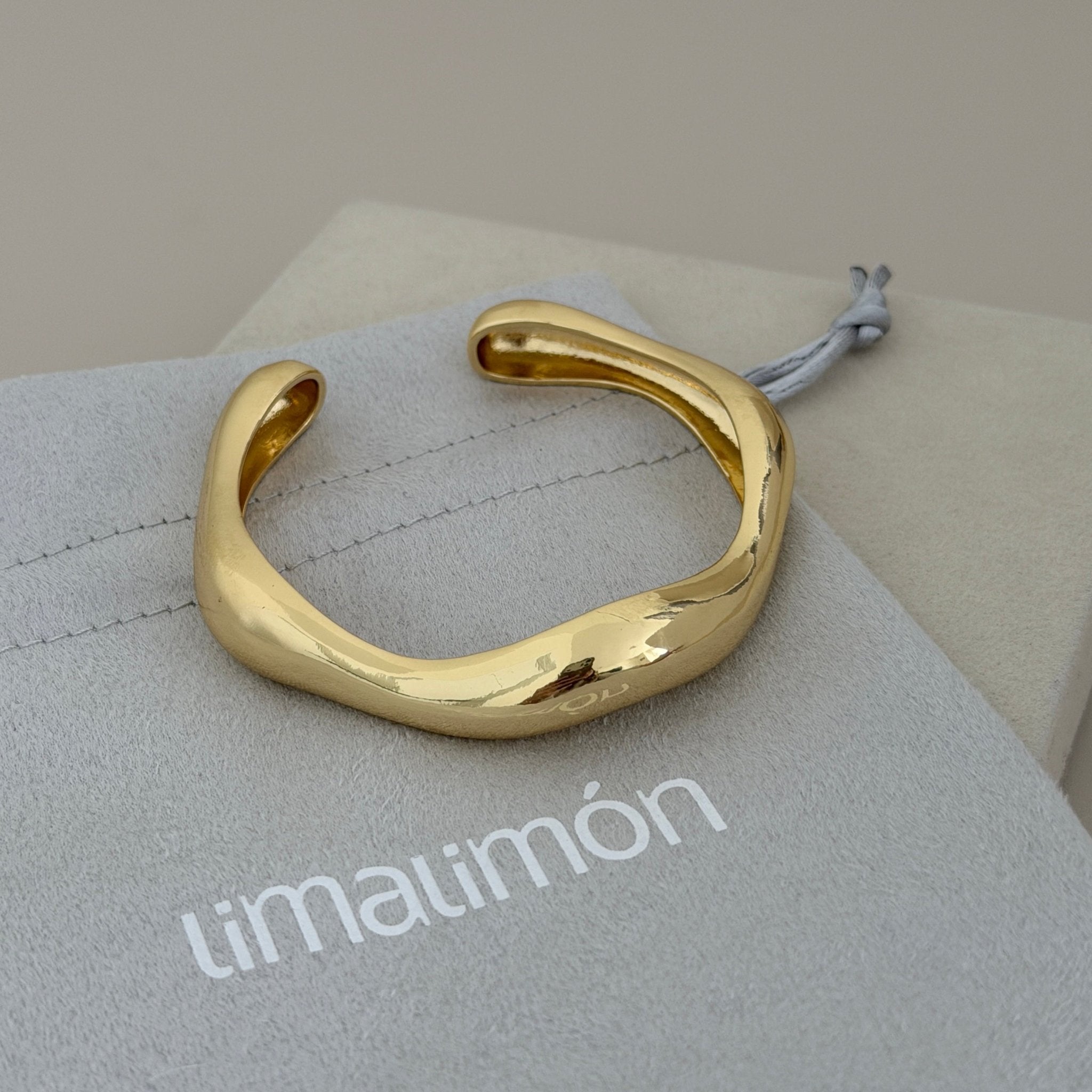Luna Gold Bangle - Bracelets | LimaLimón Store - 2