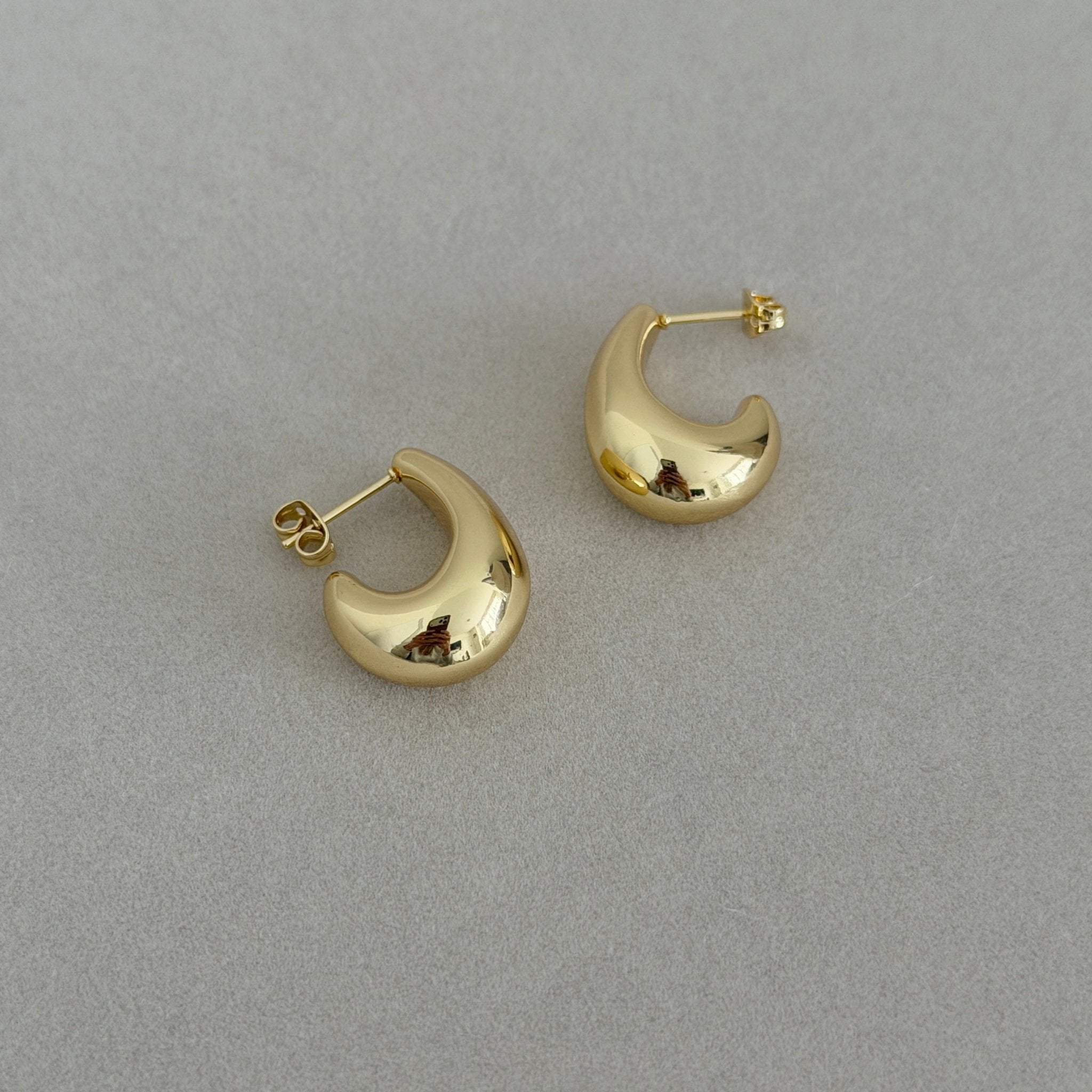 Luna Gold Hoop Earrings - Earring | LimaLimón Store - 1