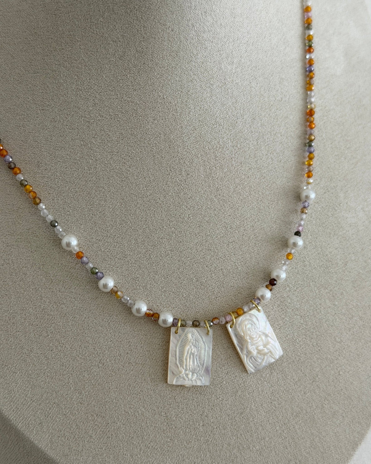Luna Pearl Scapular Necklace - Necklaces | LimaLimón Store - 5