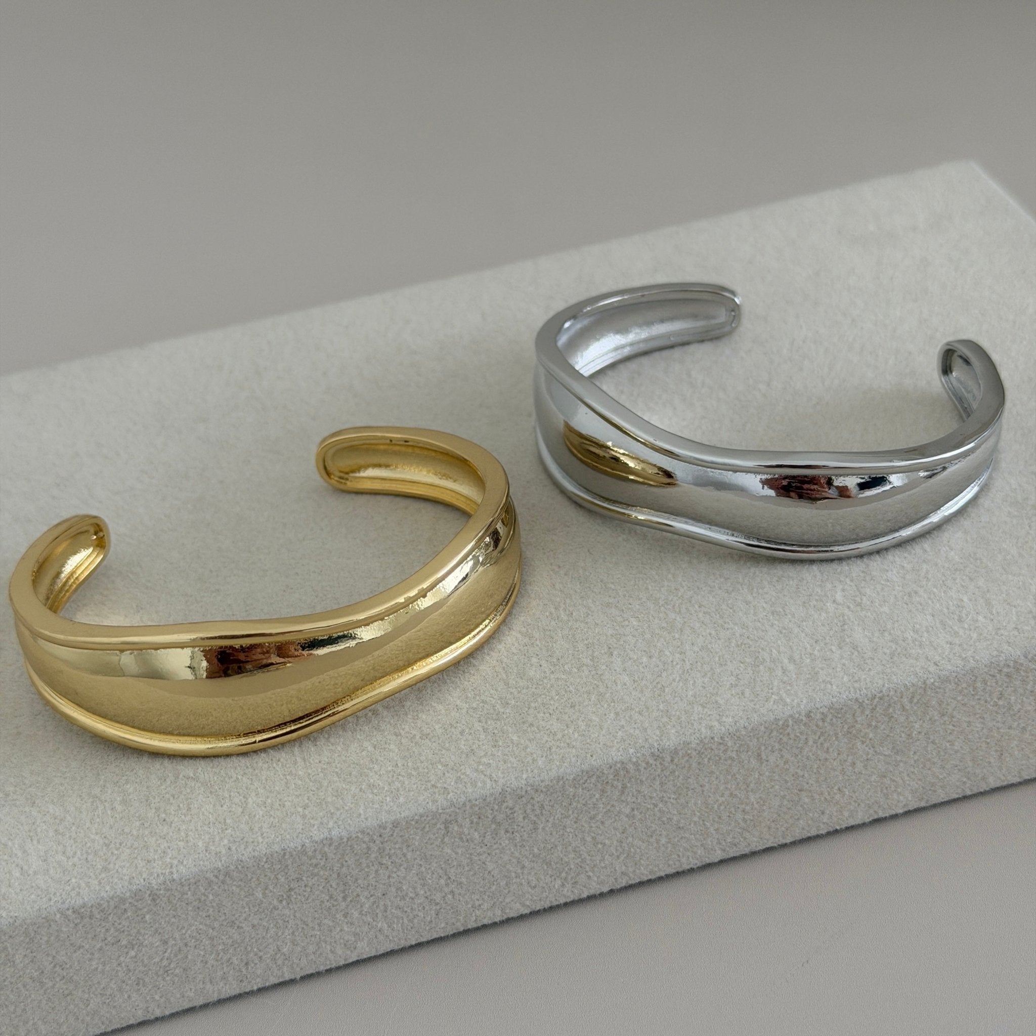 Luna Wave Cuff Bracelet - Bracelets | LimaLimón Store - 5