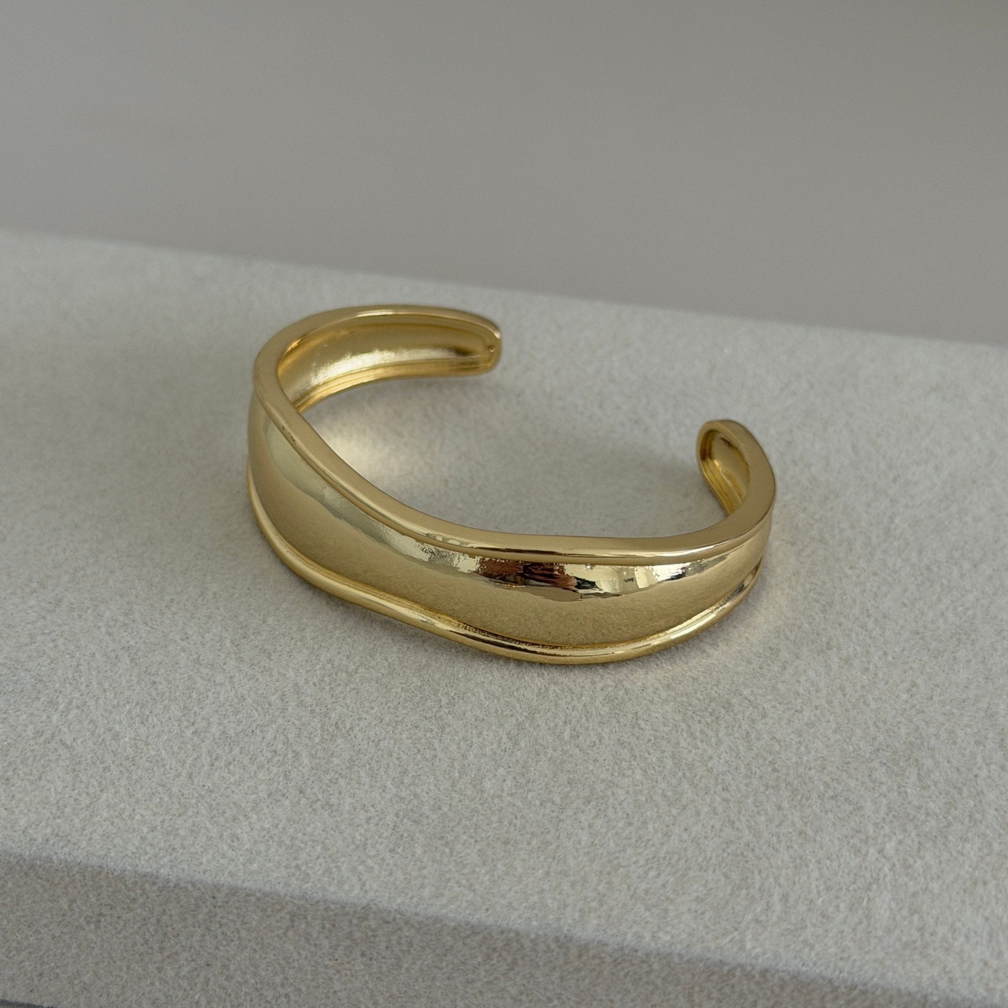 Luna Wave Cuff Bracelet - Bracelets | LimaLimón Store - 3