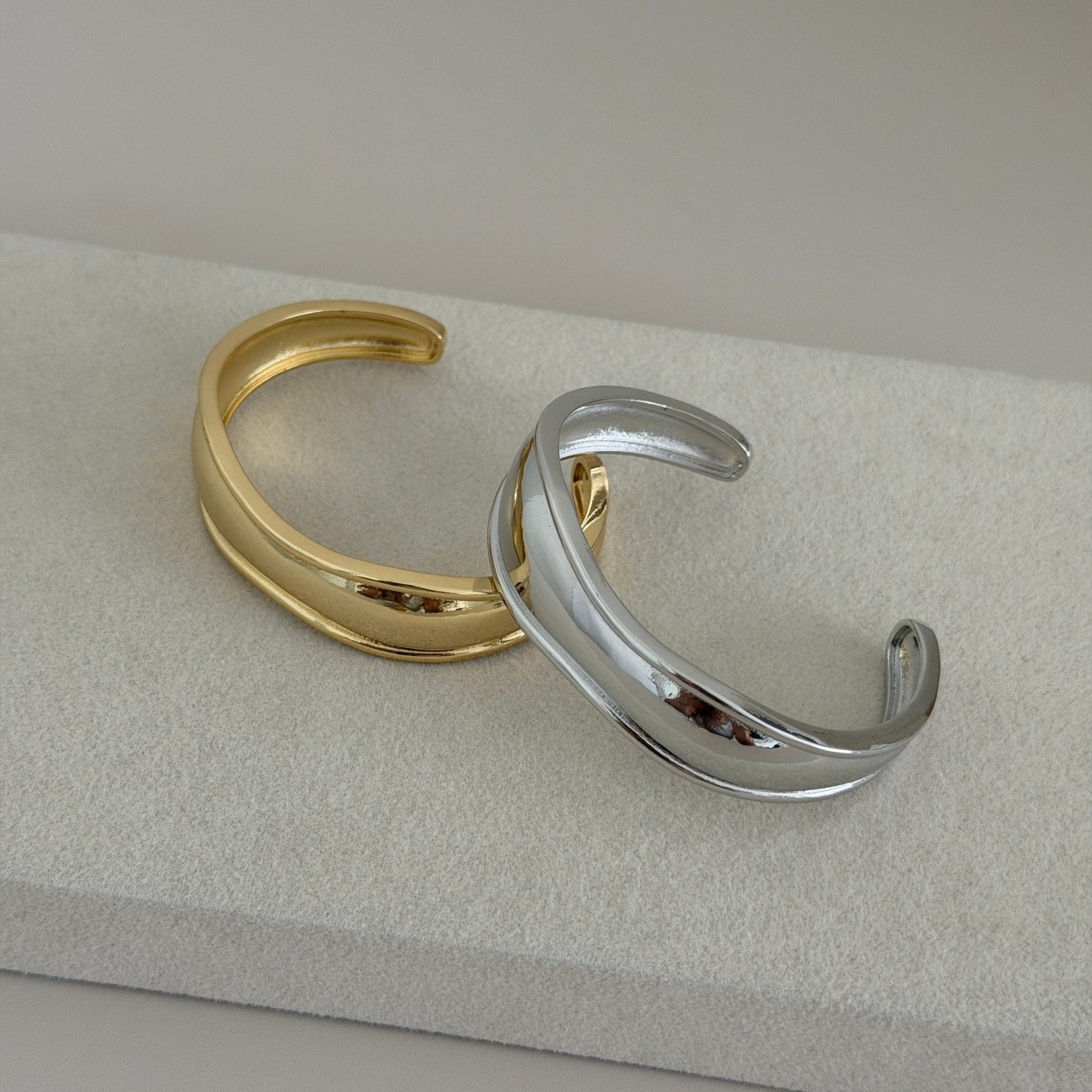 Luna Wave Cuff Bracelet - Bracelets | LimaLimón Store - 4