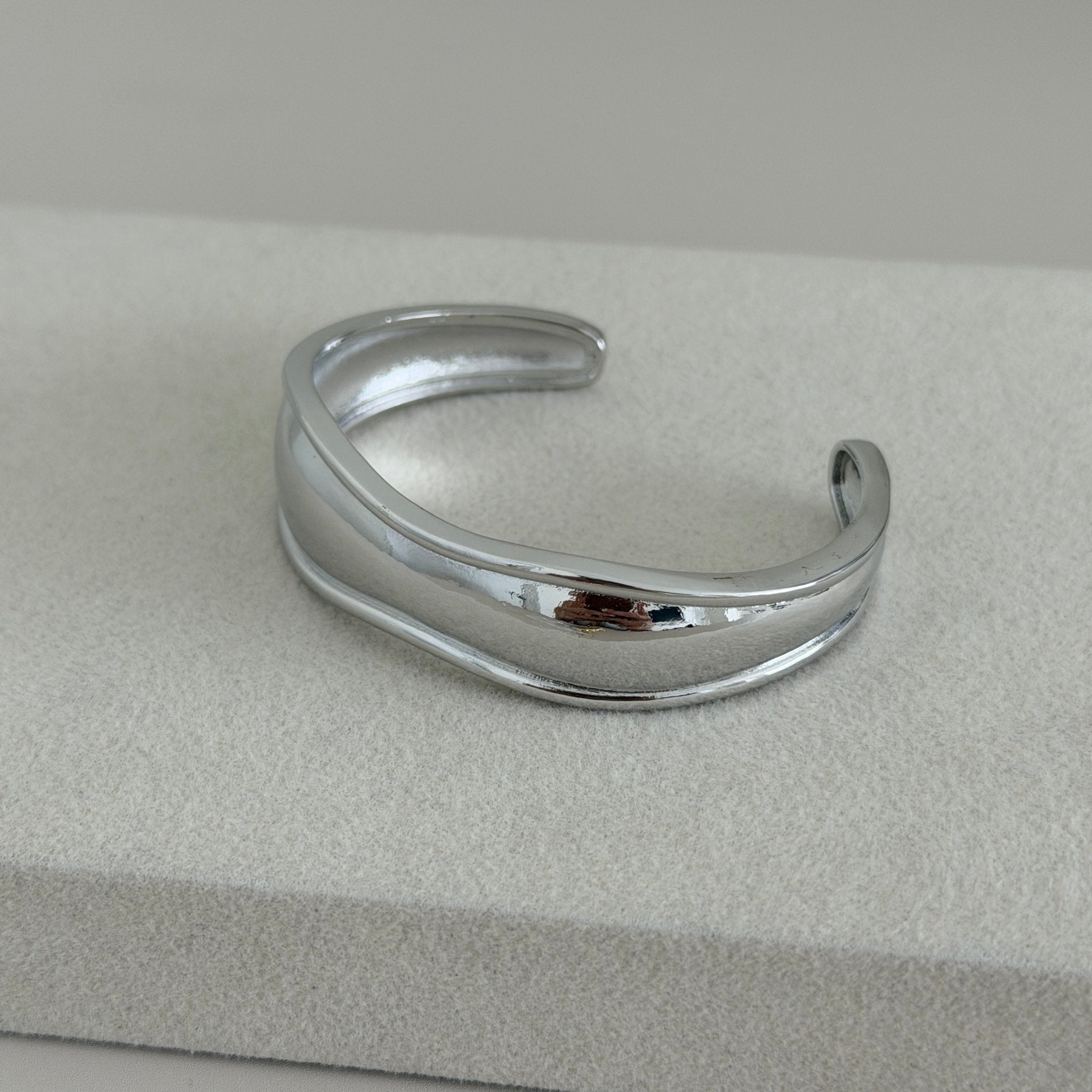 Luna Wave Cuff Bracelet - Bracelets | LimaLimón Store - 2