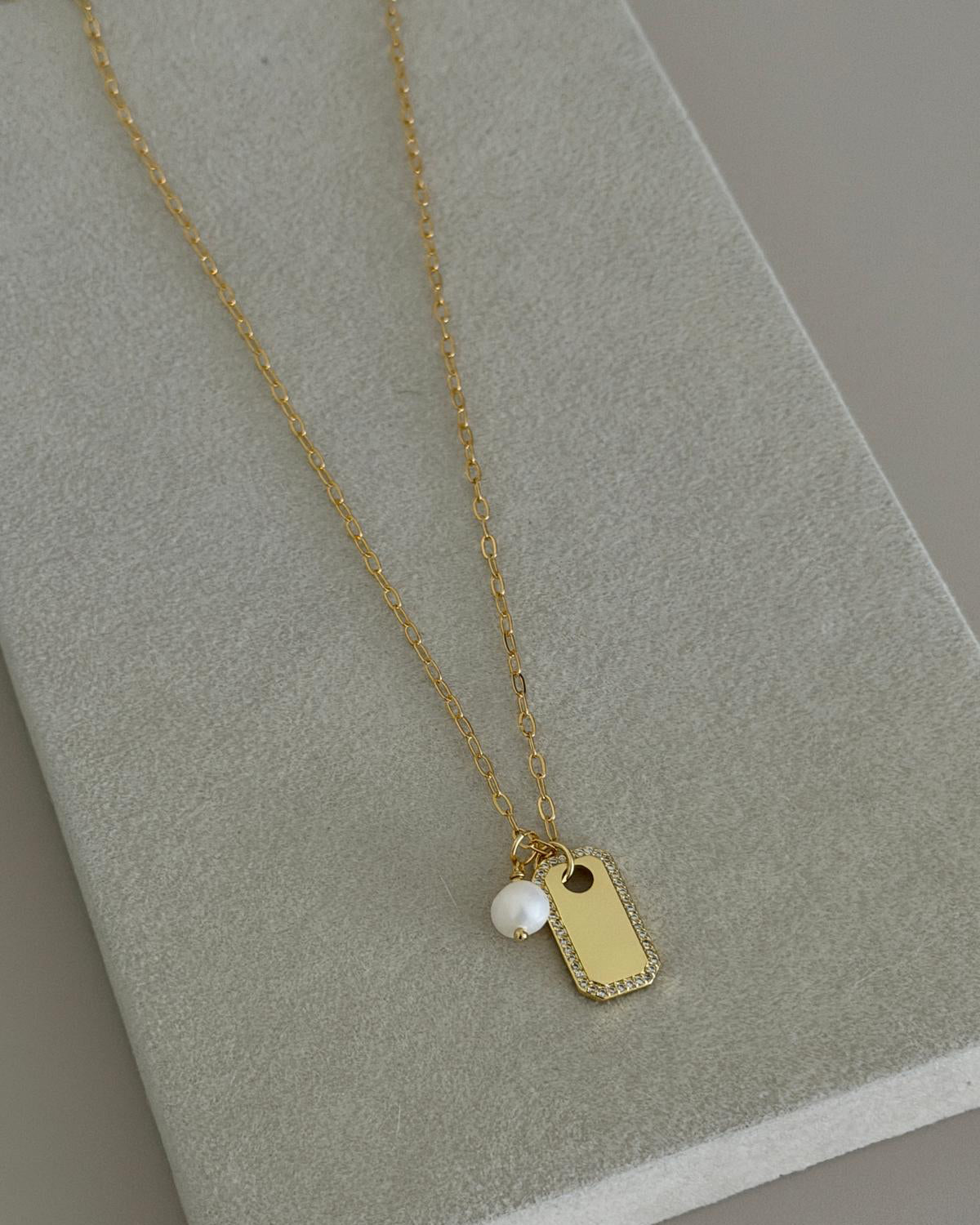 Minimal Tag Pearl Necklace - Necklace | LimaLimón Store - 3