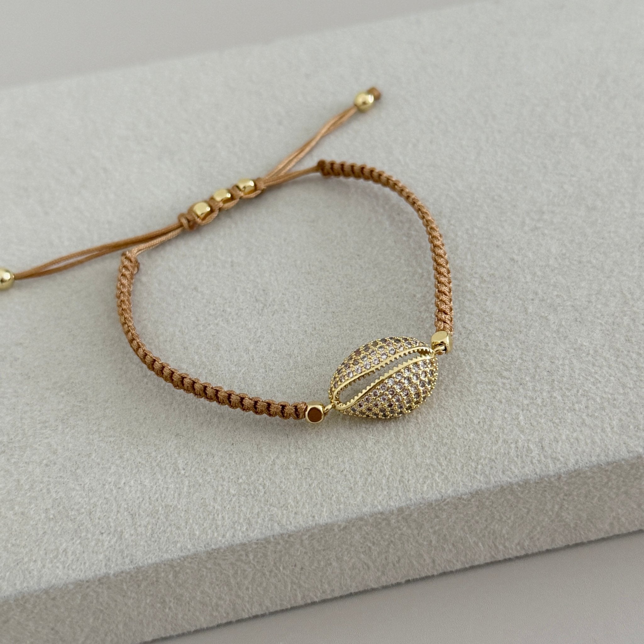 Pavé Shell Adjustable Cord Bracelet - Bracelet | LimaLimón Store - 1