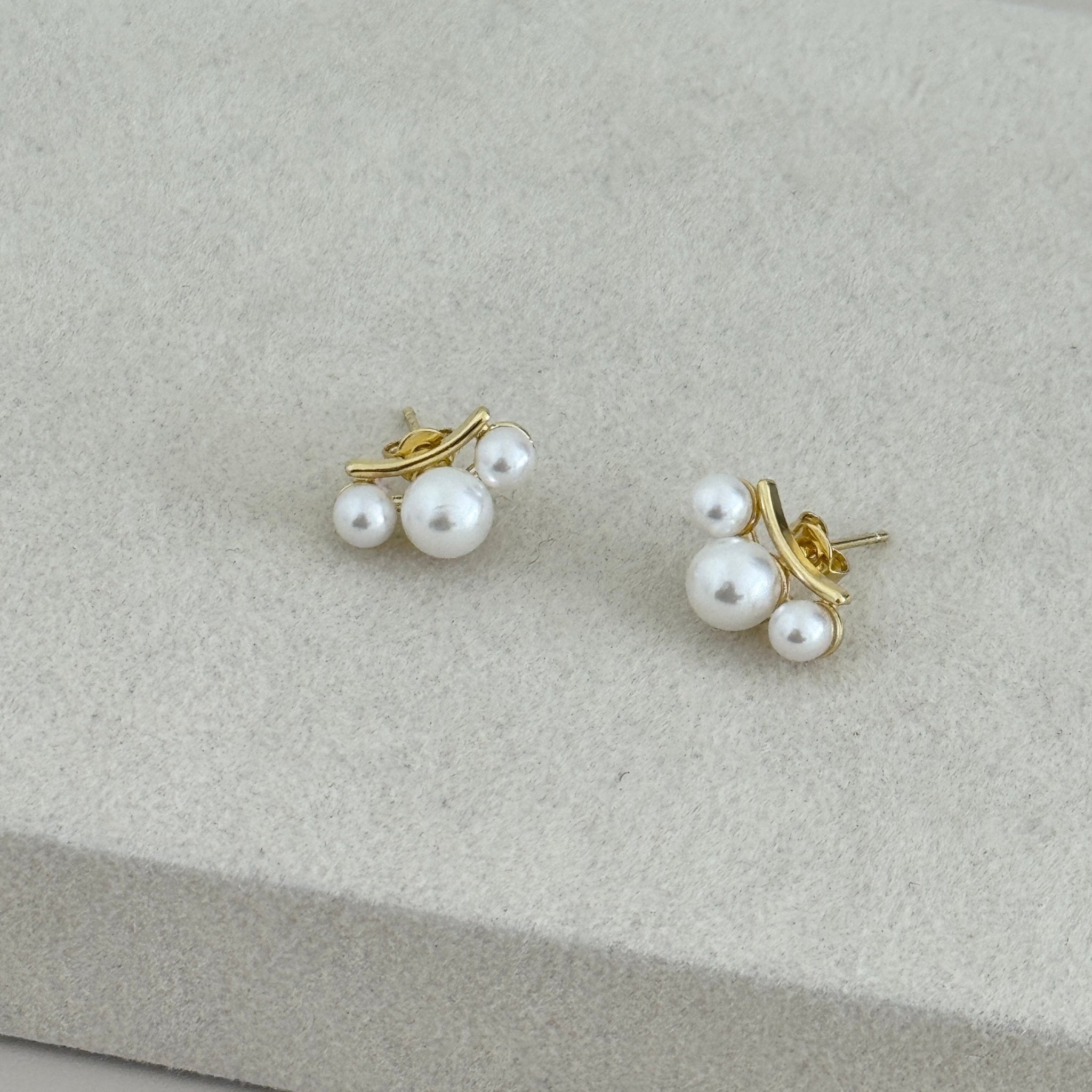 Pearl Cluster Studs - Earring | LimaLimón Store - 1
