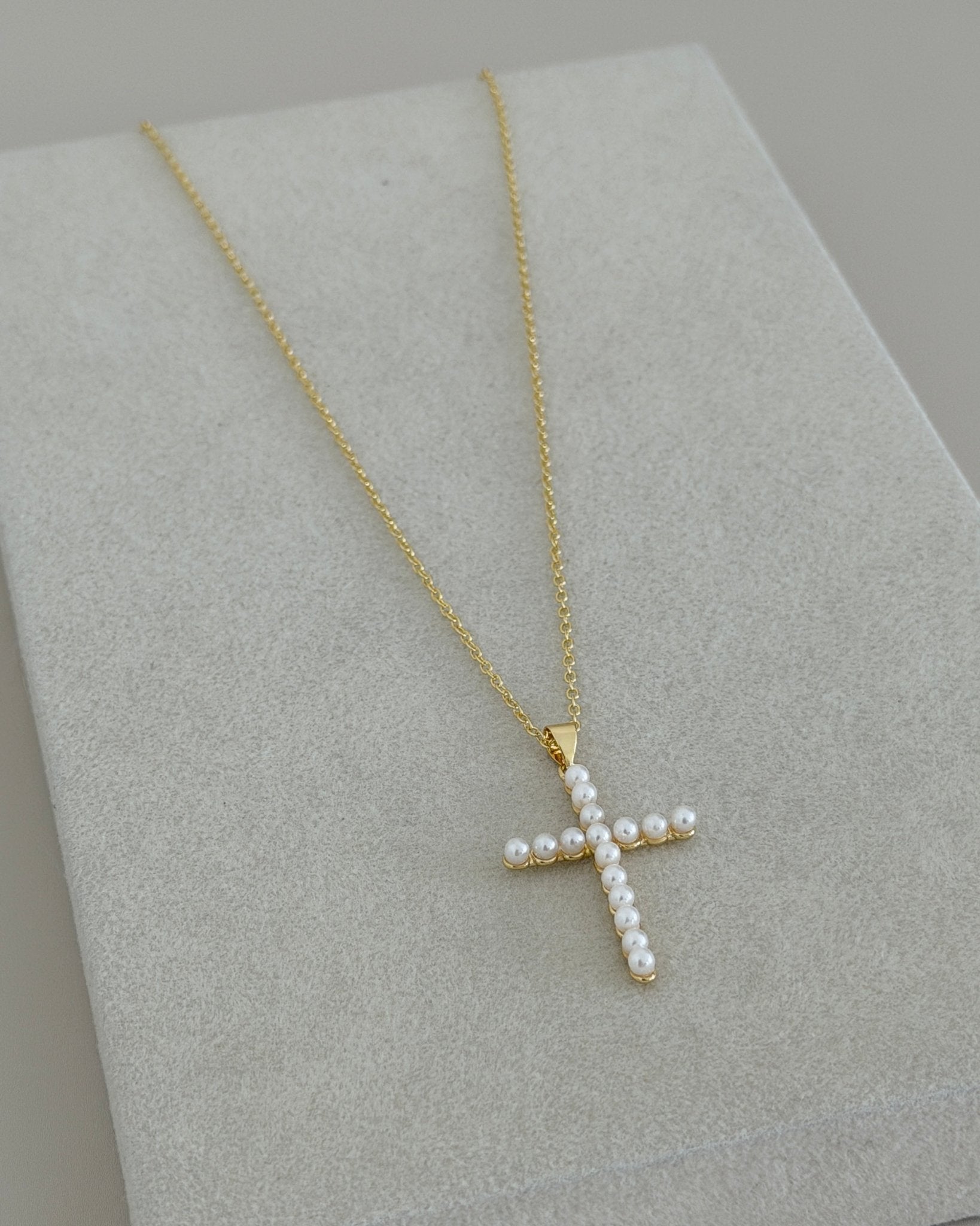 Pearl Faith Cross Necklace - Necklace | LimaLimón Store - 2