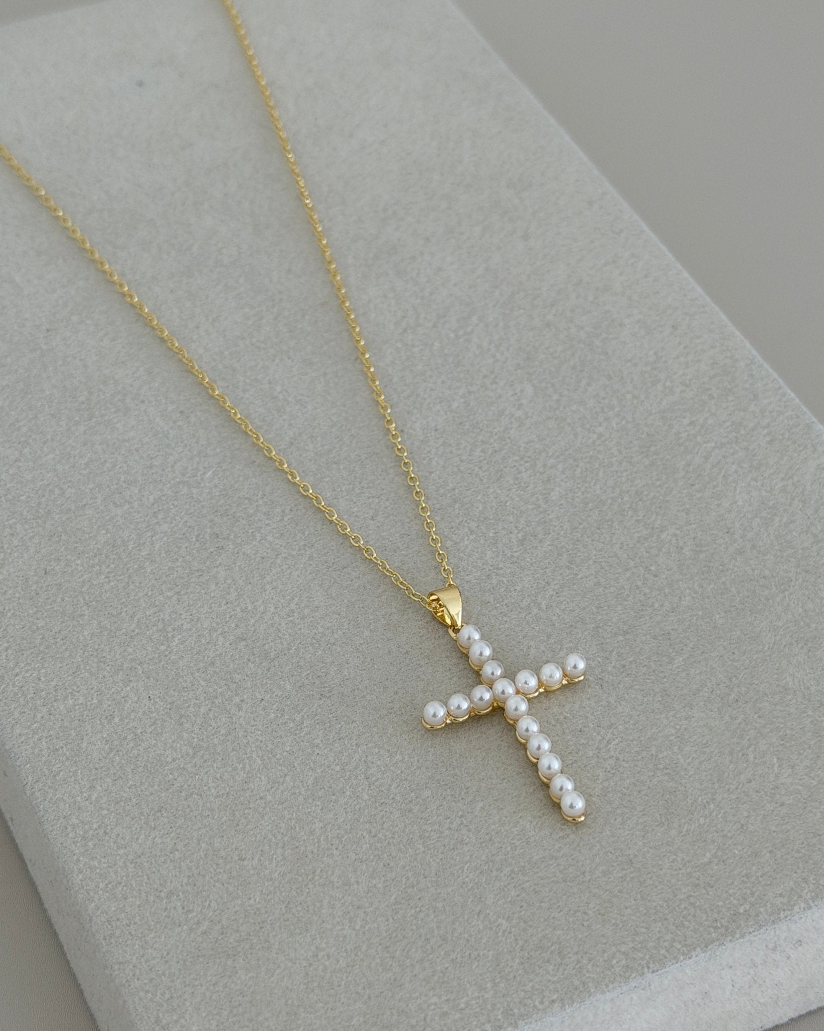 Pearl Faith Cross Necklace - Necklace | LimaLimón Store - 1